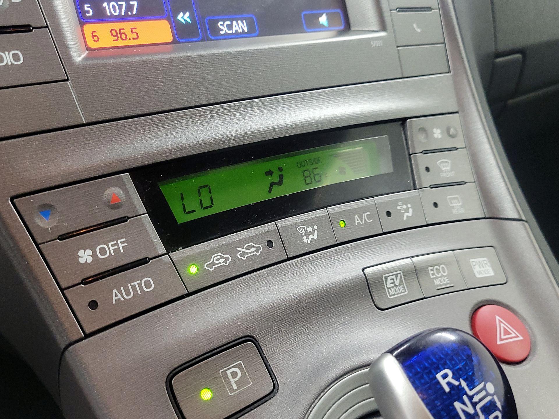 Thumbnail: 2015 Toyota Prius - 16