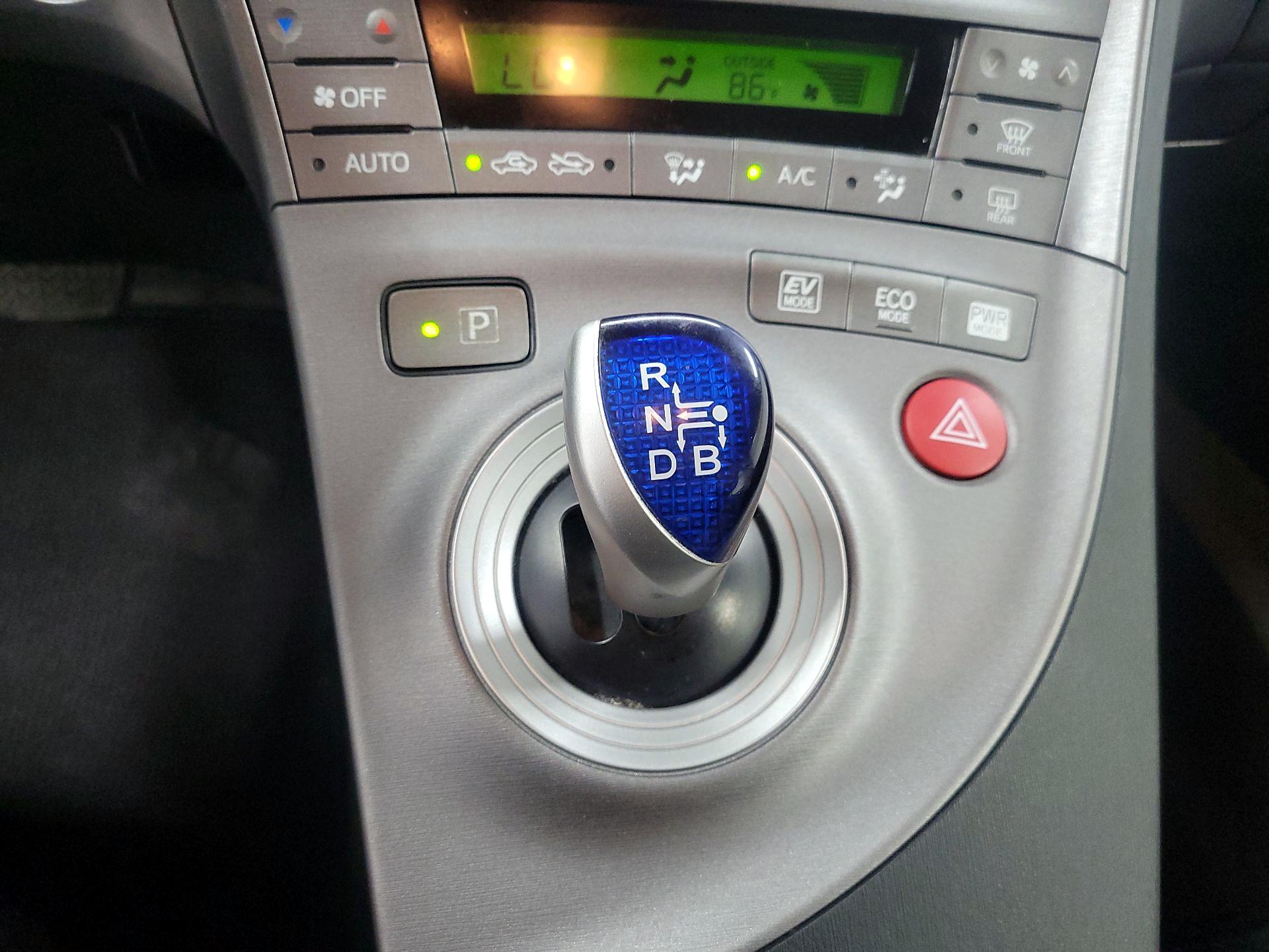 Thumbnail: 2015 Toyota Prius - 17