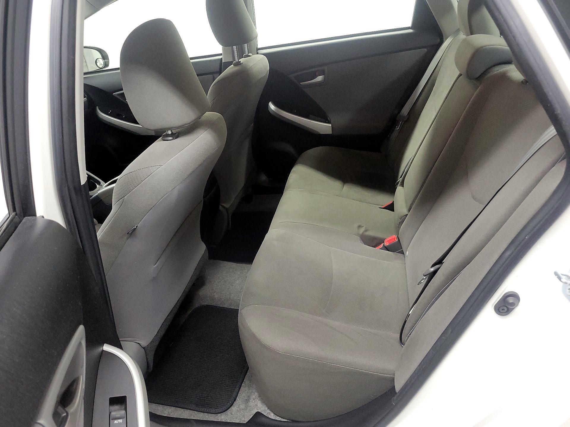 Thumbnail: 2015 Toyota Prius - 18