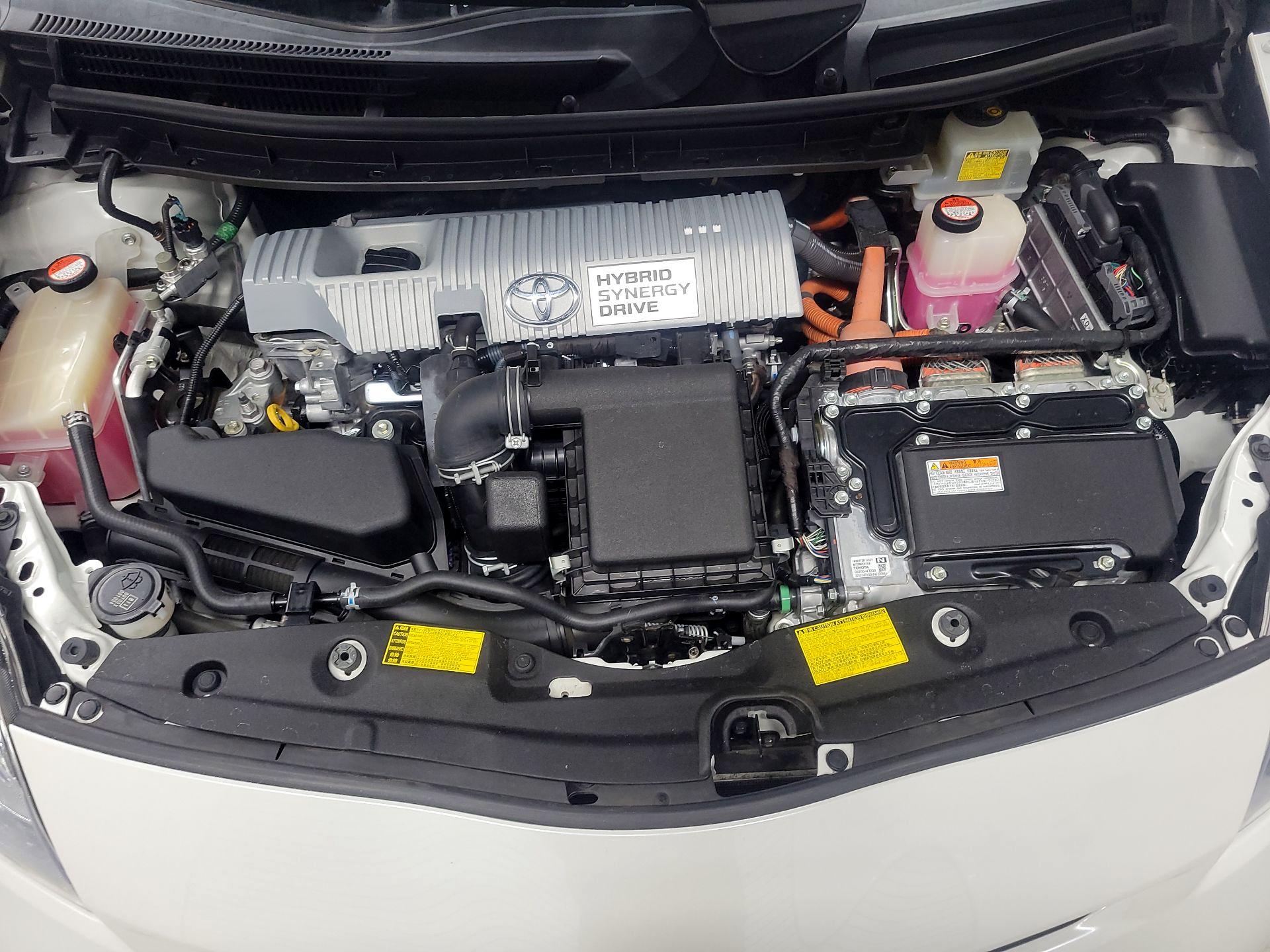 Thumbnail: 2015 Toyota Prius - 20