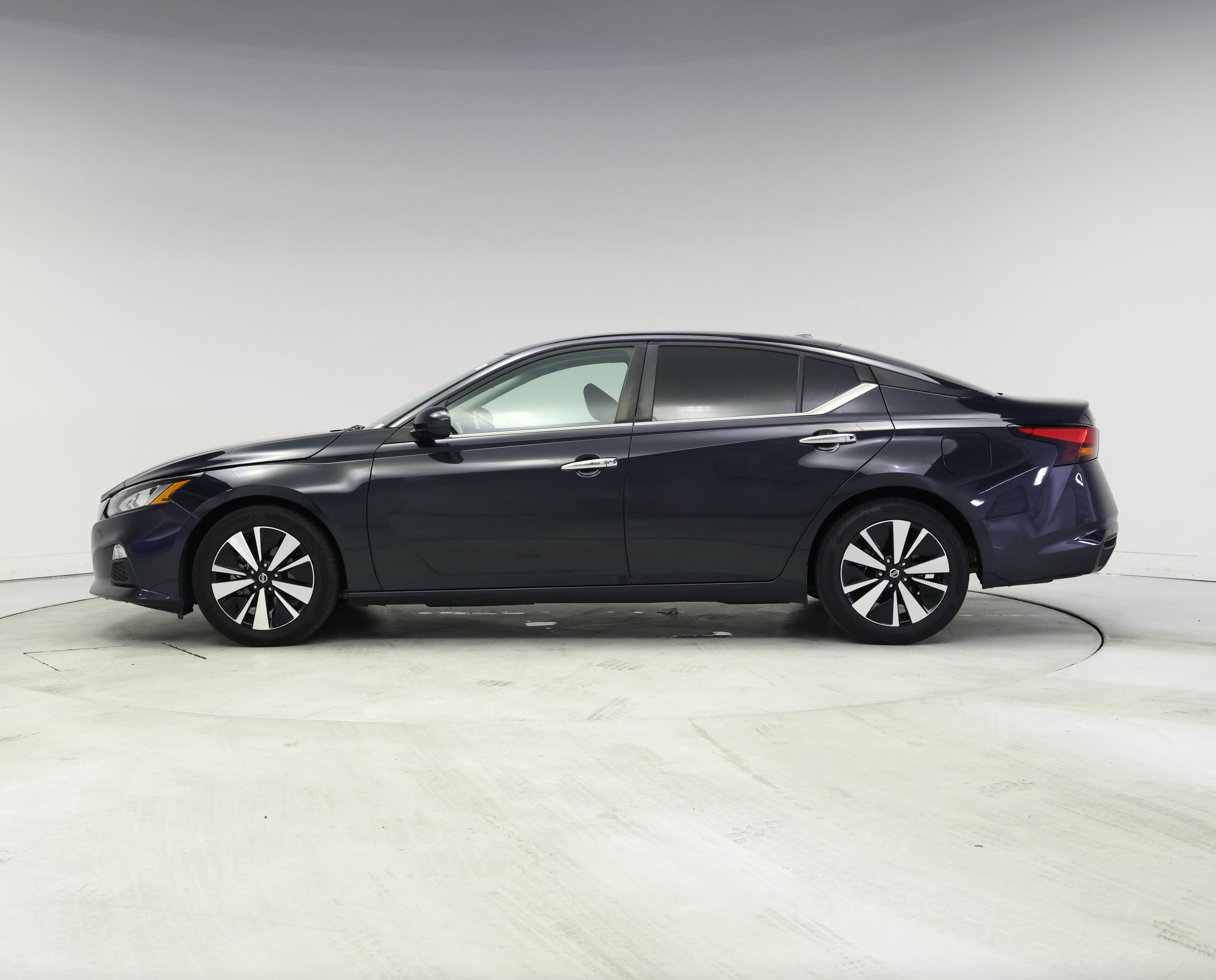 Thumbnail: 2022 Nissan Altima - 3