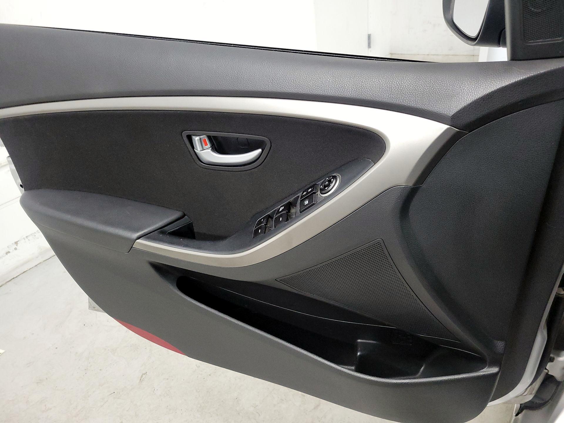 Thumbnail: 2016 Hyundai Elantra - 12
