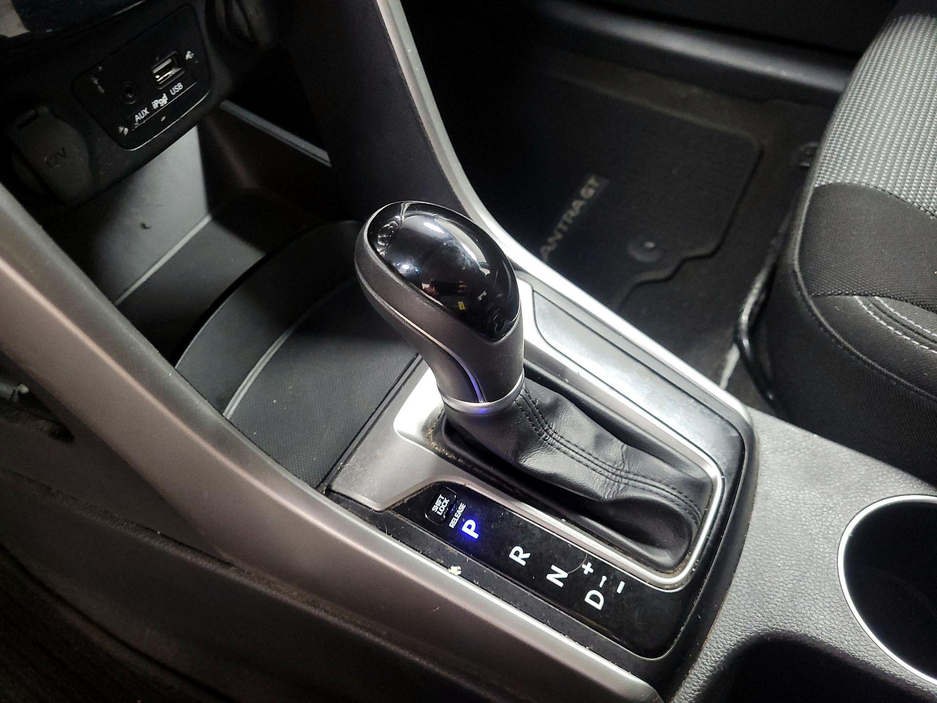Thumbnail: 2016 Hyundai Elantra - 16