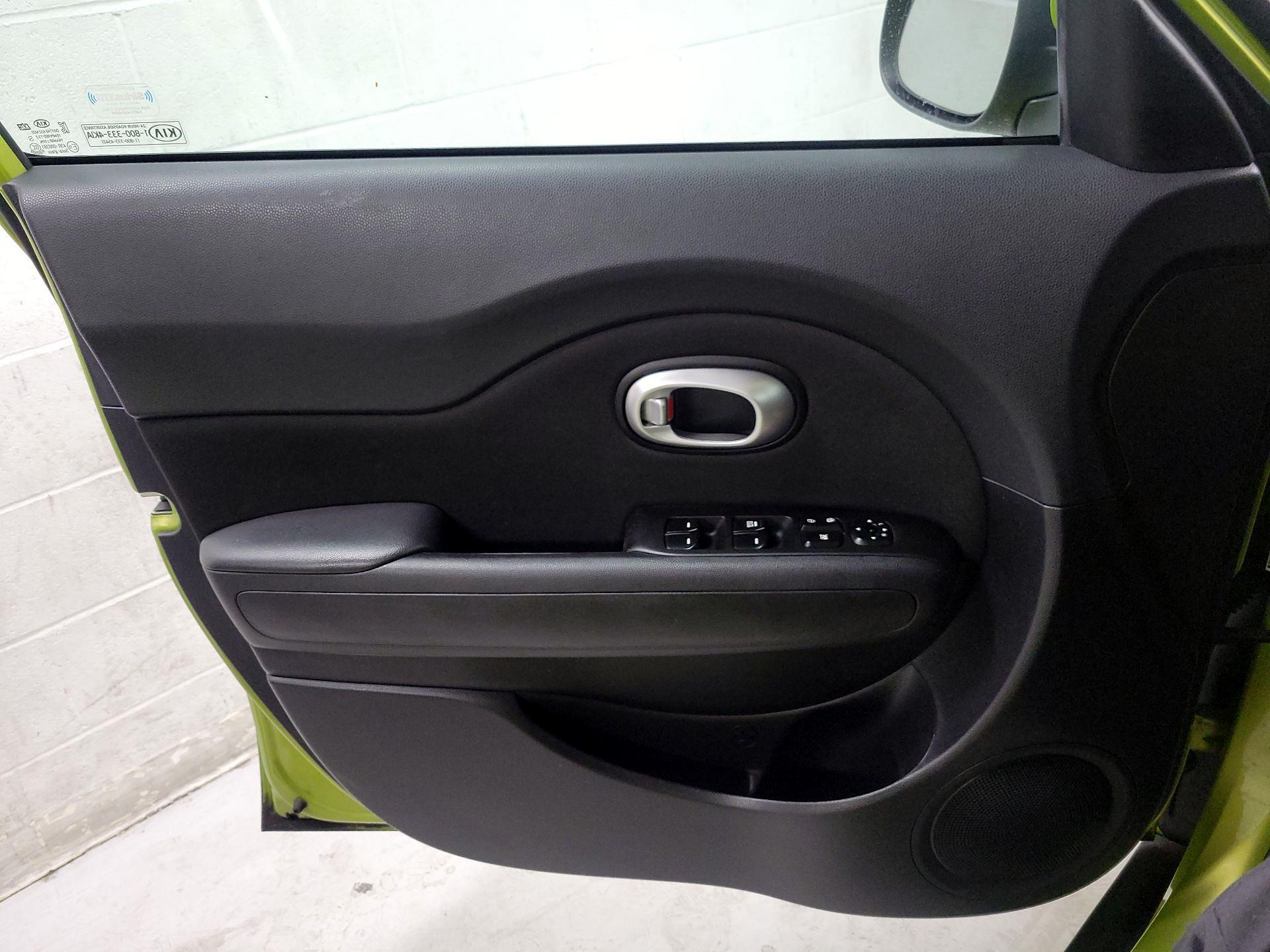 Thumbnail: 2015 Kia Soul - 12