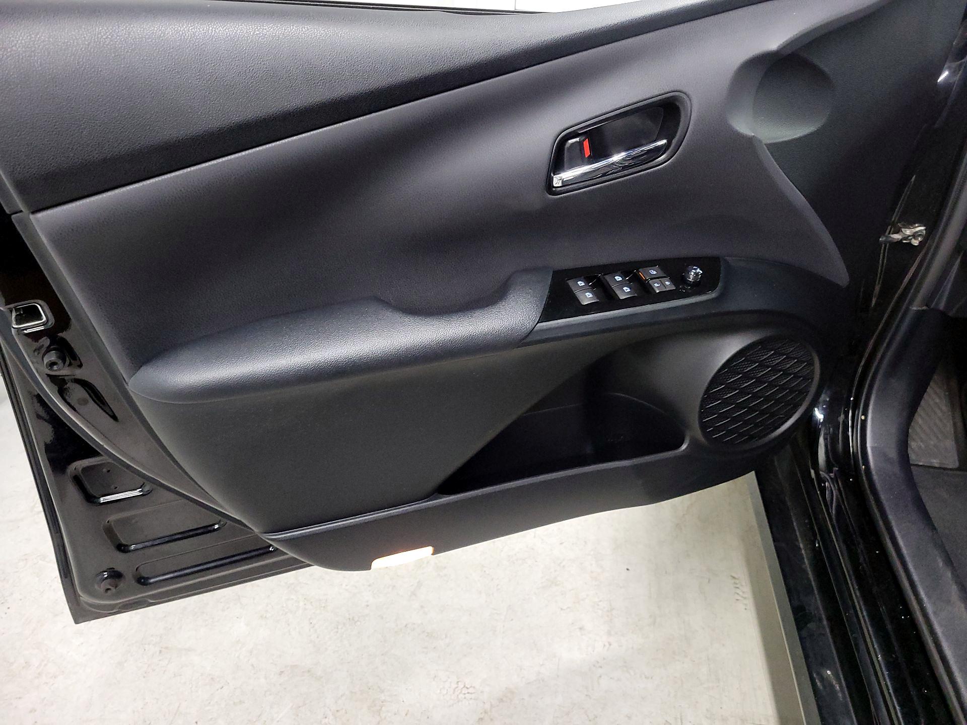 Thumbnail: 2018 Toyota Prius - 12