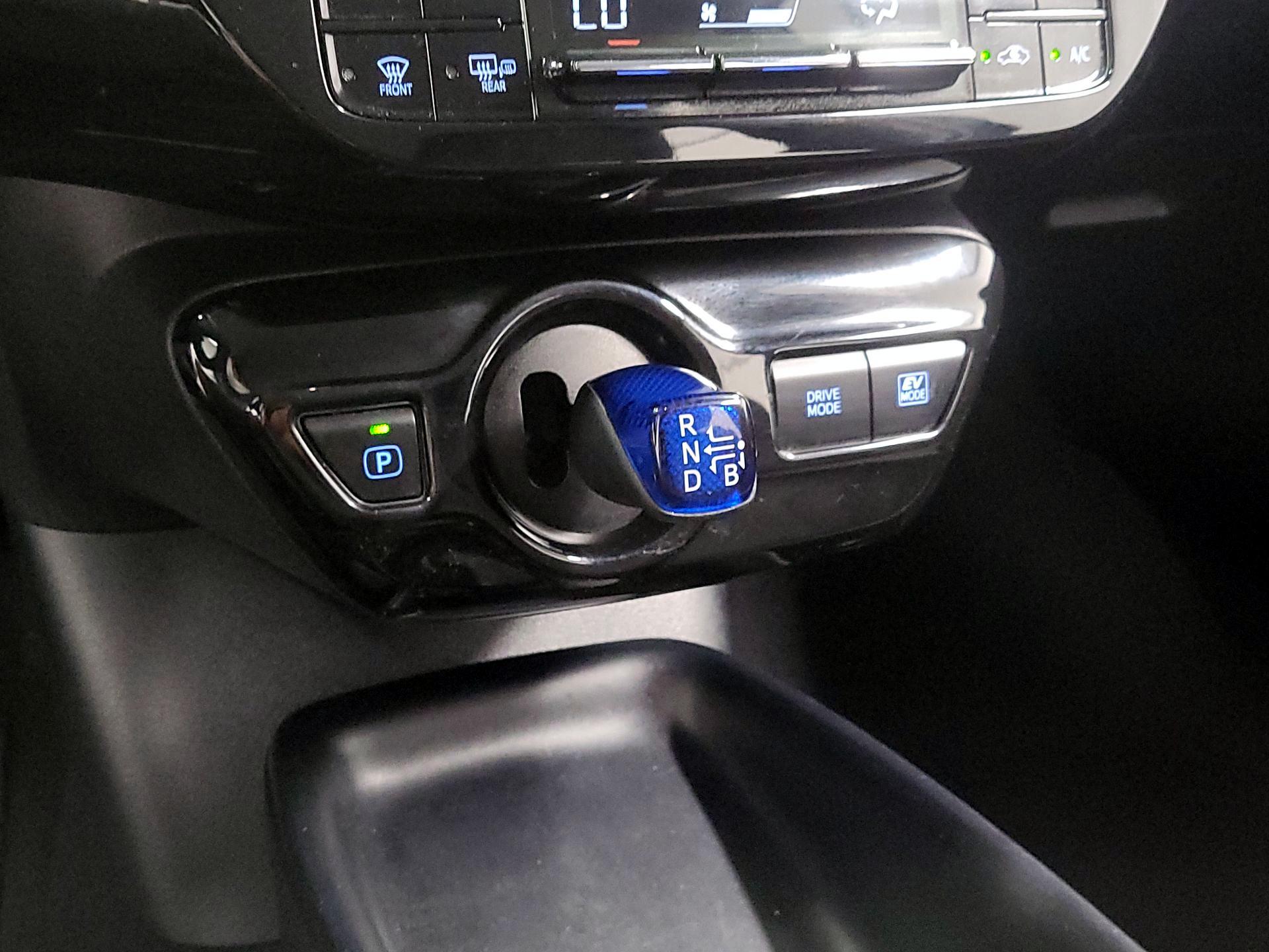 Thumbnail: 2018 Toyota Prius - 17