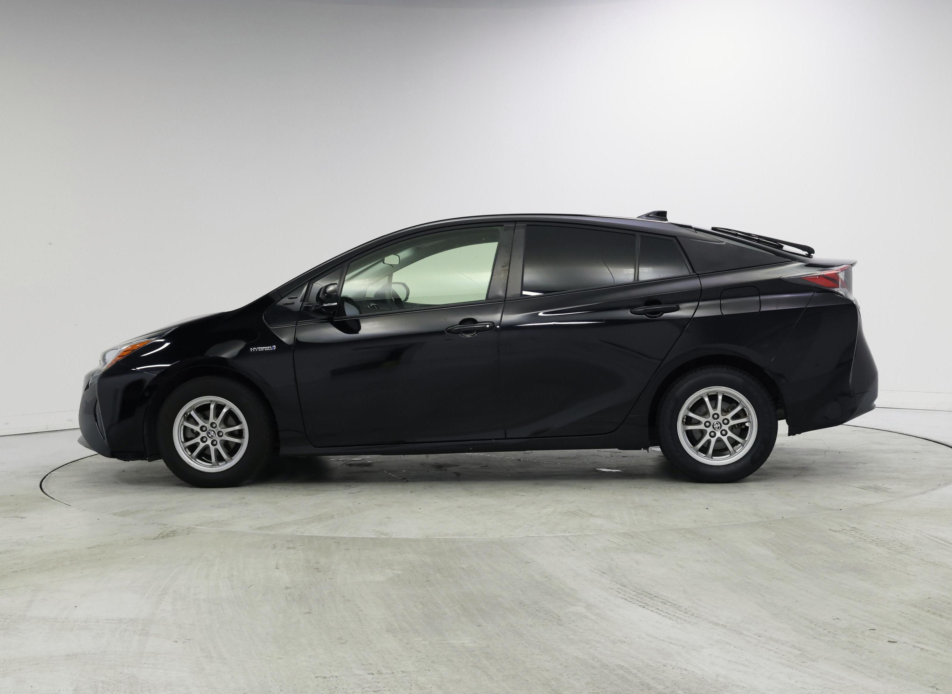 Thumbnail: 2018 Toyota Prius - 3