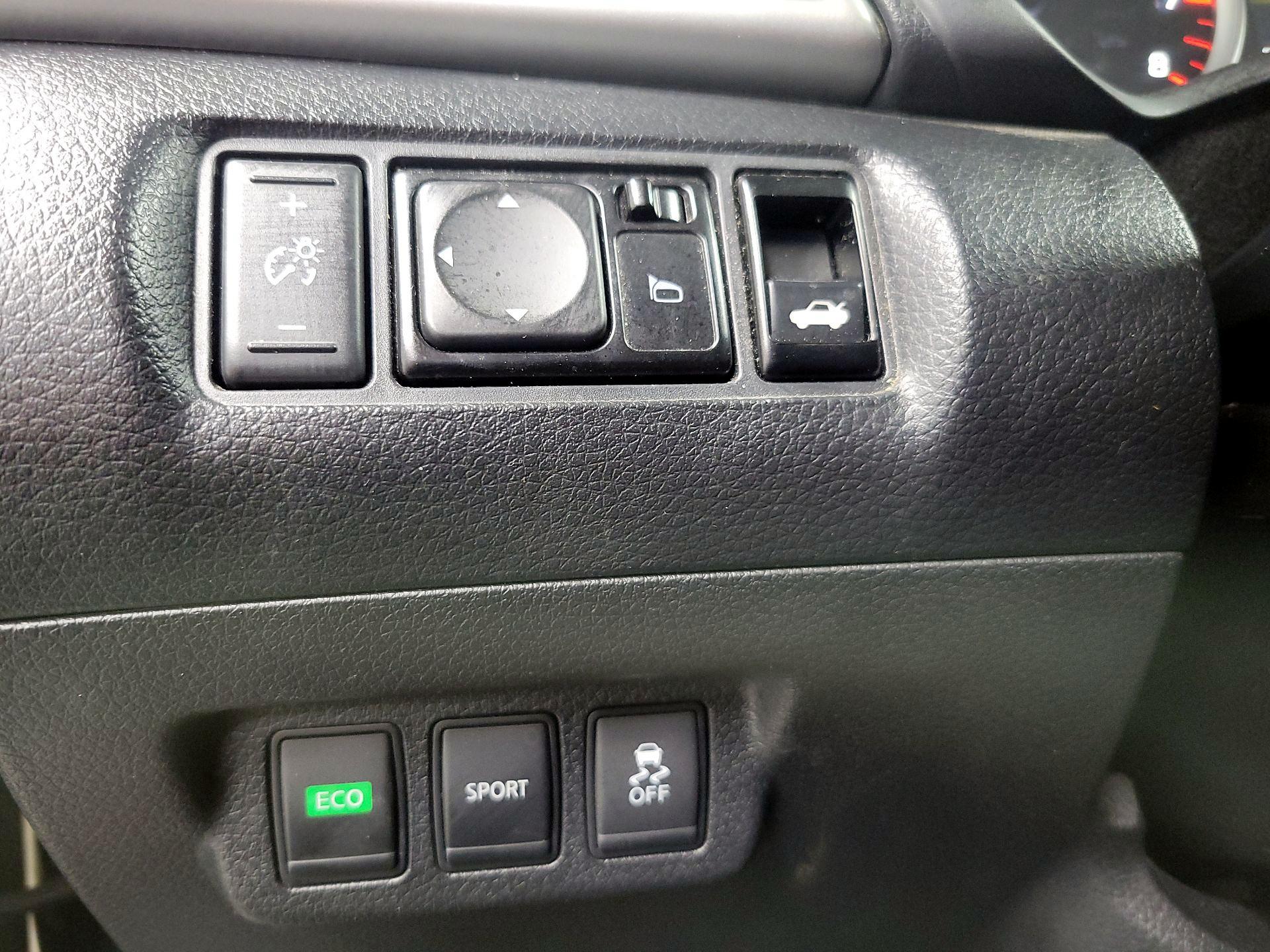 Thumbnail: 2016 Nissan Sentra - 13