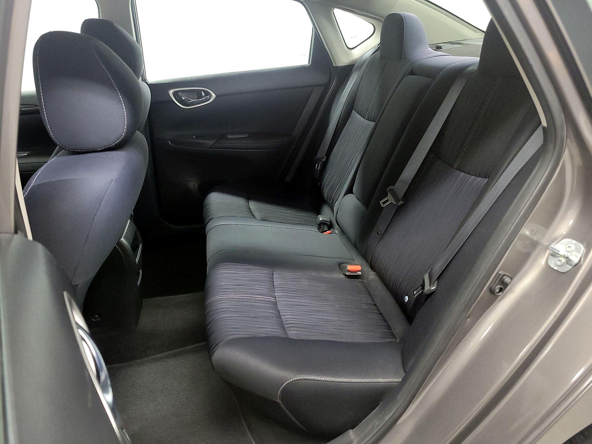 Thumbnail: 2016 Nissan Sentra - 18