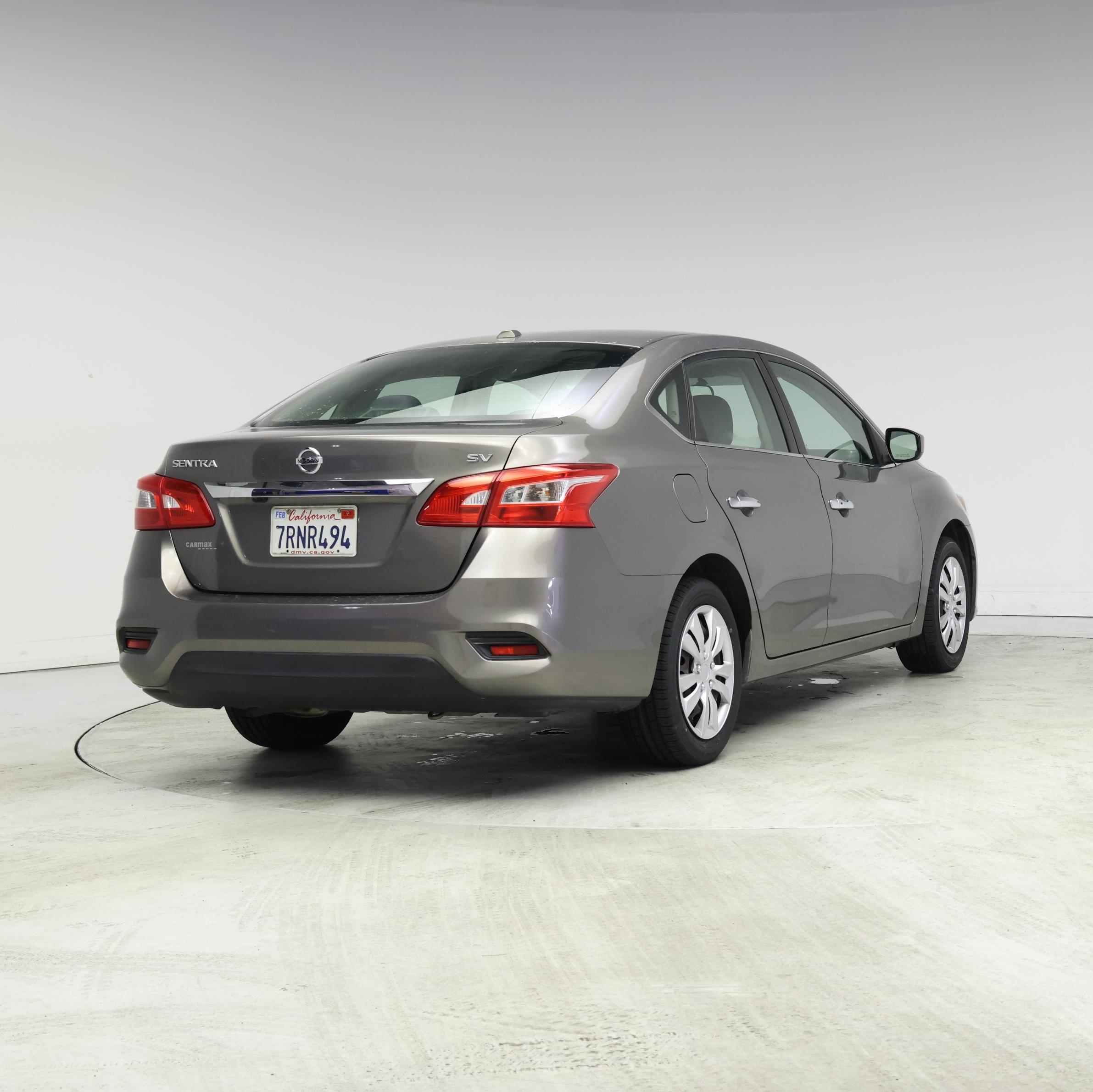 Thumbnail: 2016 Nissan Sentra - 8