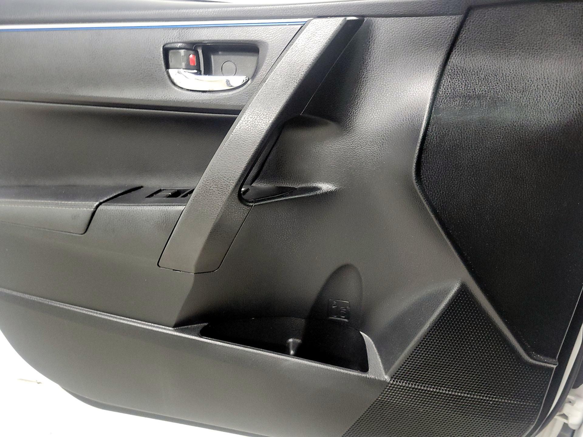 Thumbnail: 2015 Toyota Corolla - 12