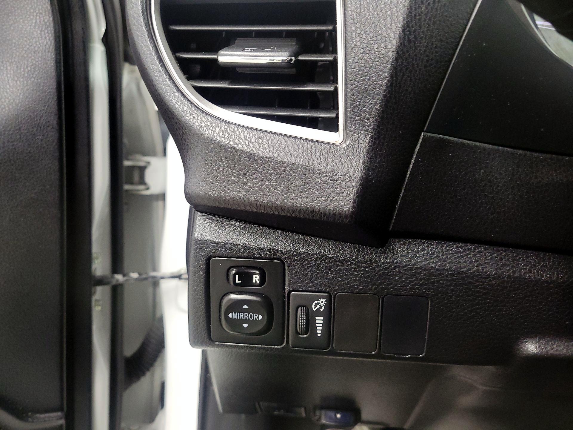 Thumbnail: 2015 Toyota Corolla - 13