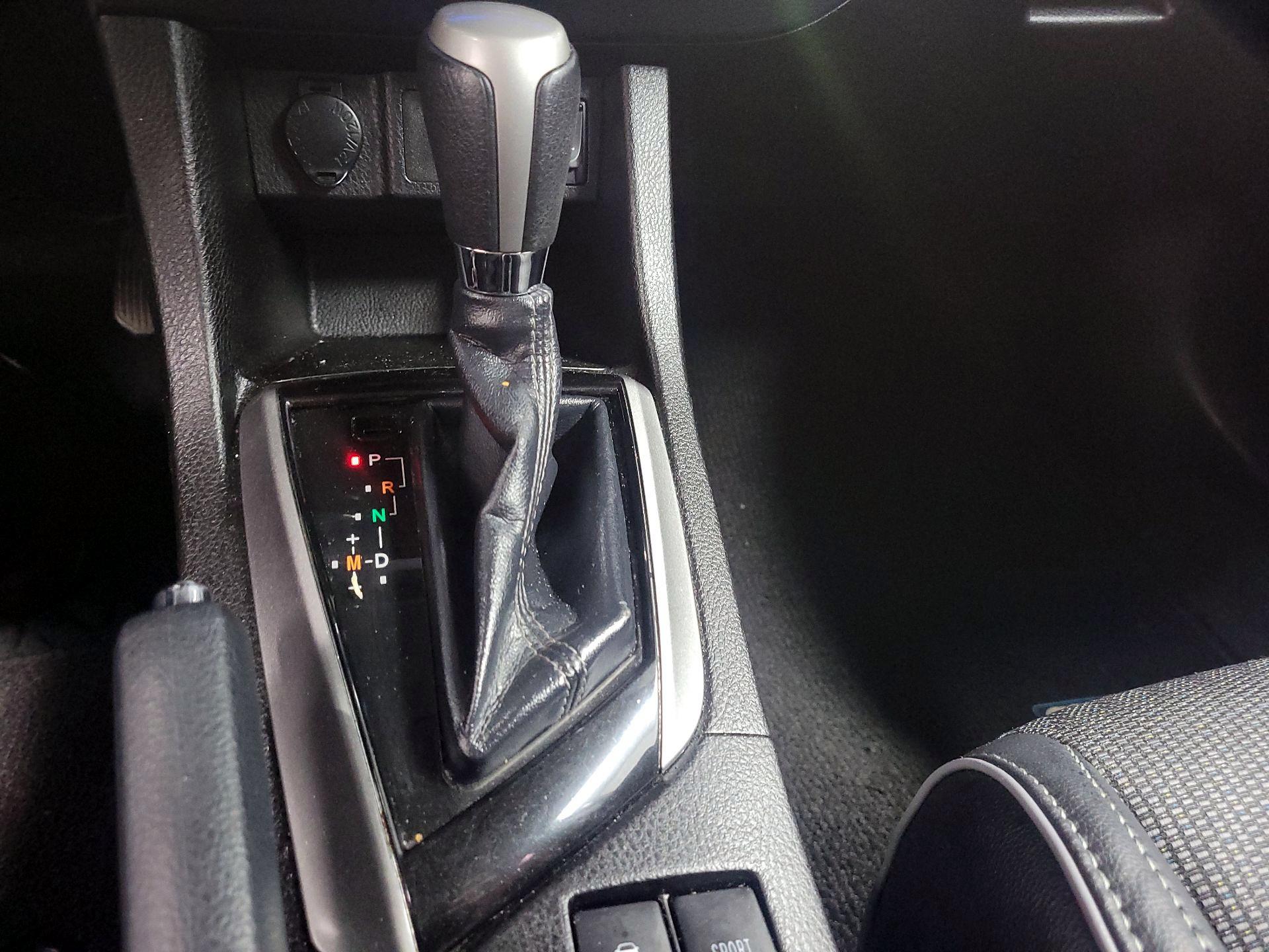 Thumbnail: 2015 Toyota Corolla - 17