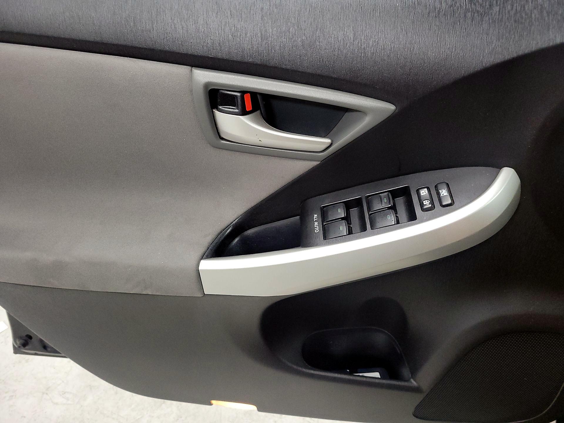 Thumbnail: 2014 Toyota Prius - 12
