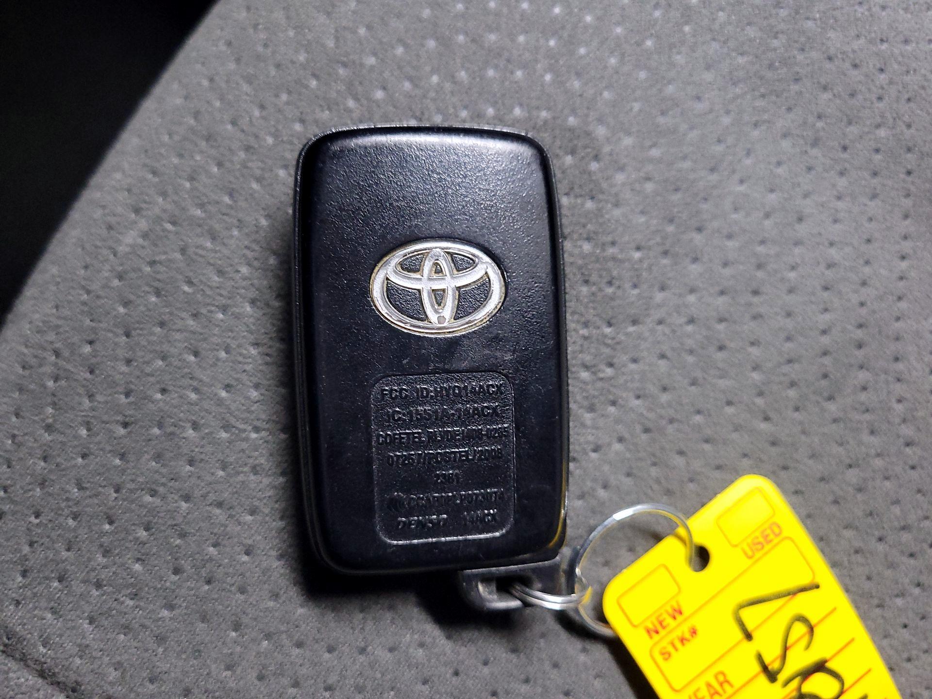 Thumbnail: 2014 Toyota Prius - 19