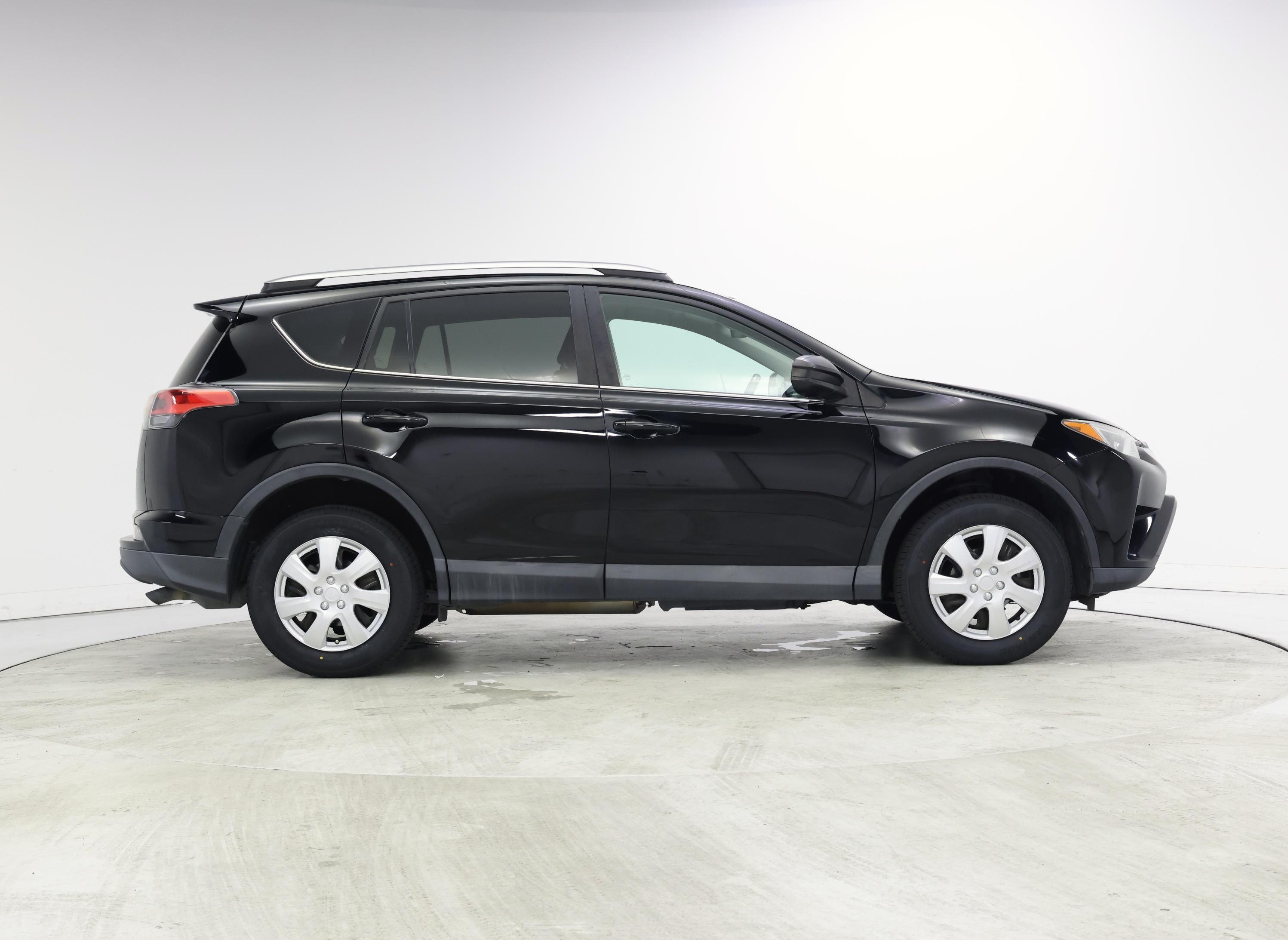 Thumbnail: 2018 Toyota RAV4 - 7