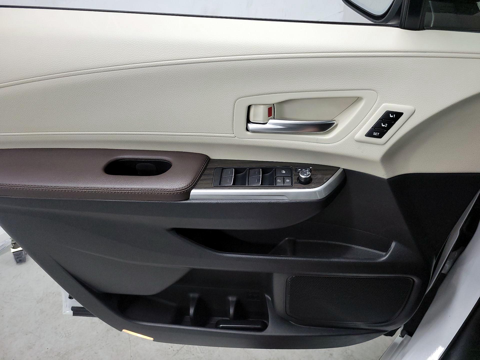 Thumbnail: 2024 Toyota Sienna - 12