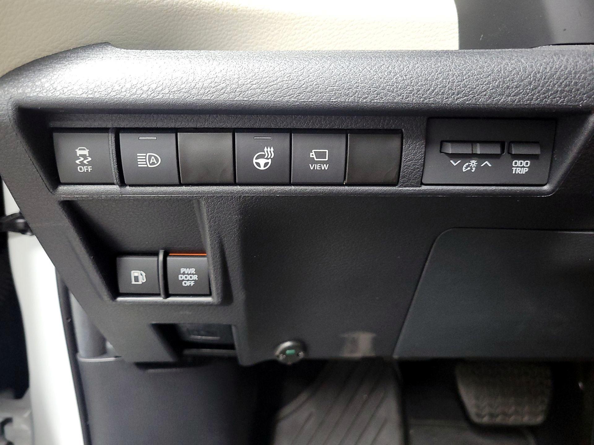 Thumbnail: 2024 Toyota Sienna - 13