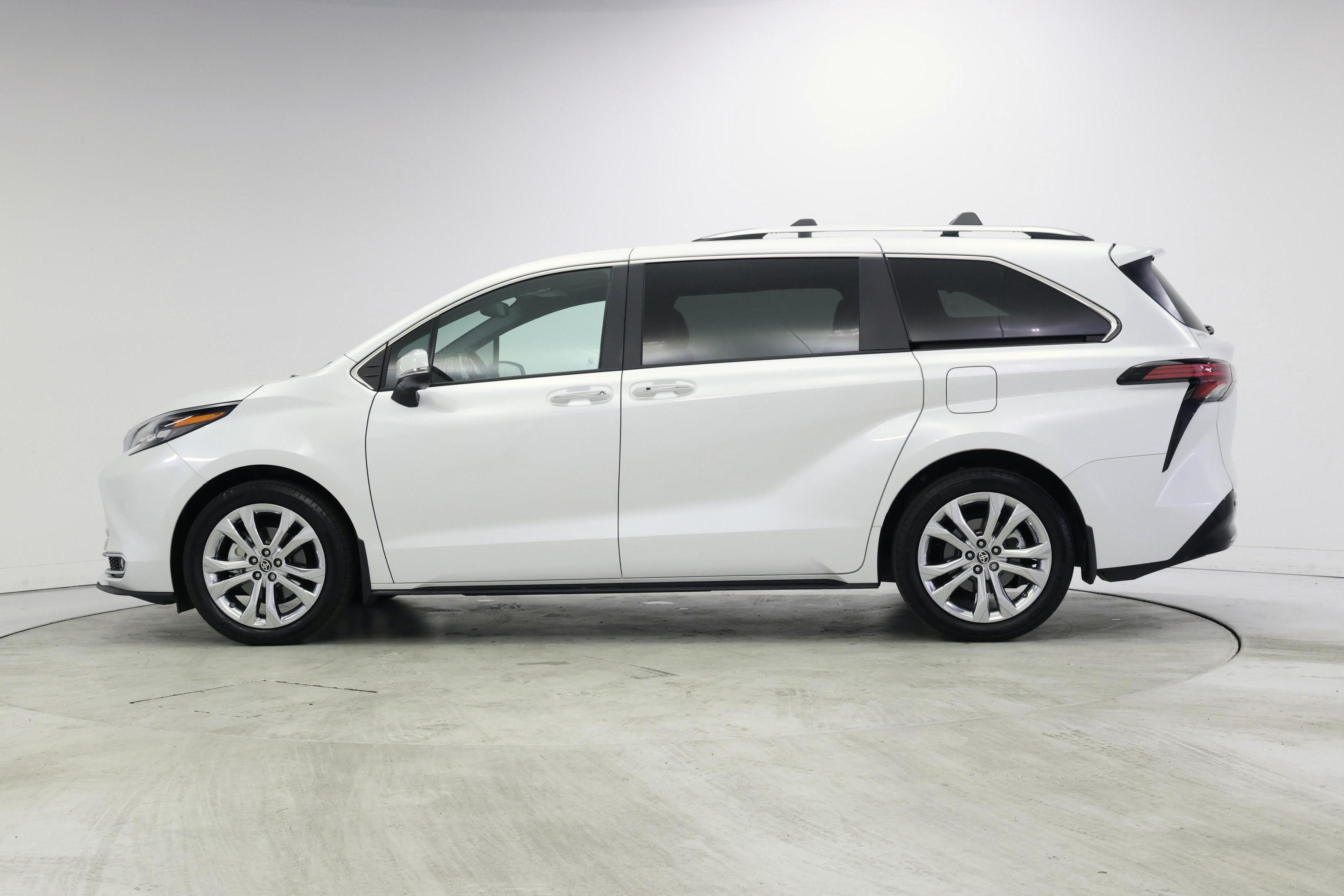 Thumbnail: 2024 Toyota Sienna - 3