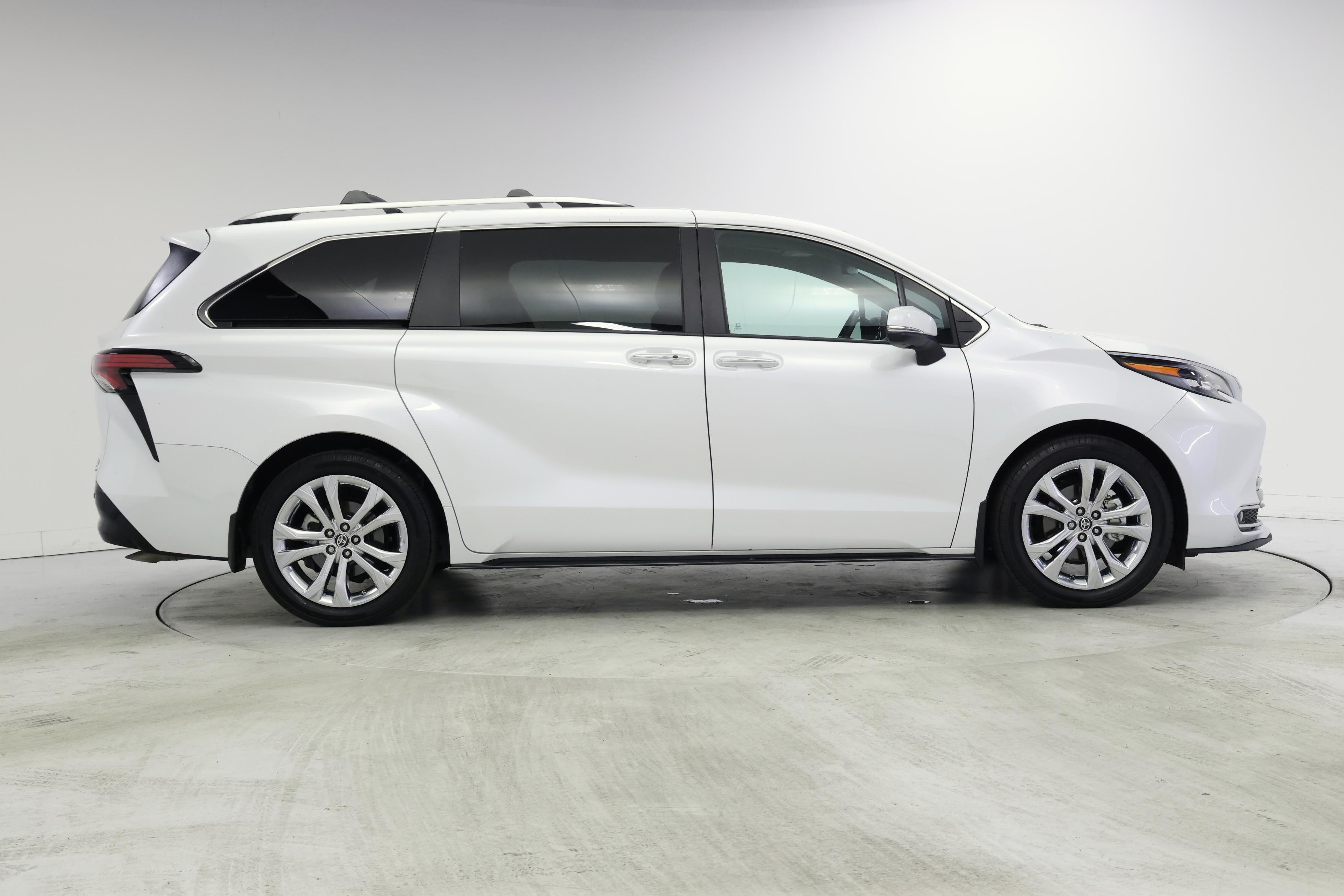 Thumbnail: 2024 Toyota Sienna - 7