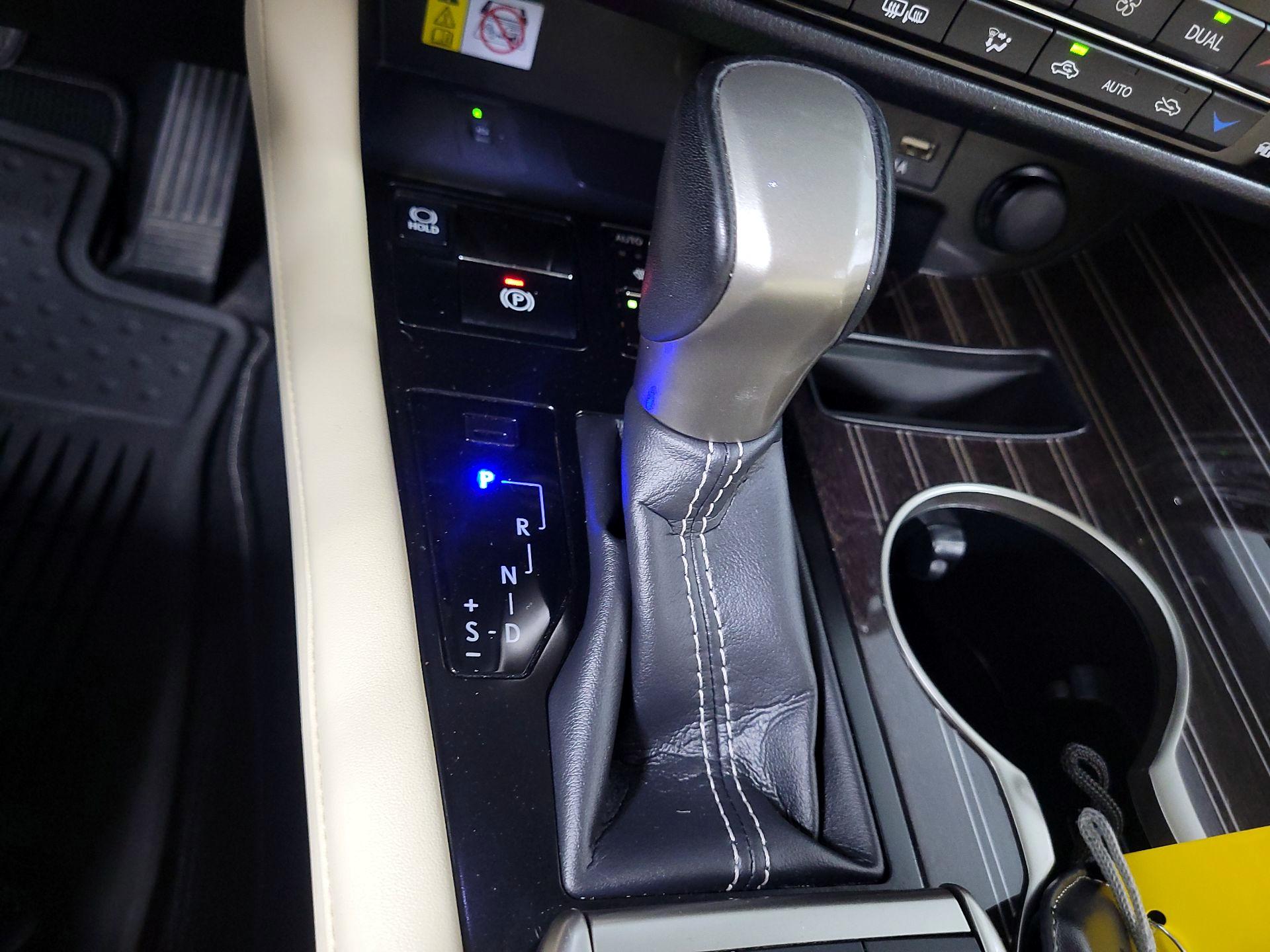 Thumbnail: 2022 Lexus RX - 16