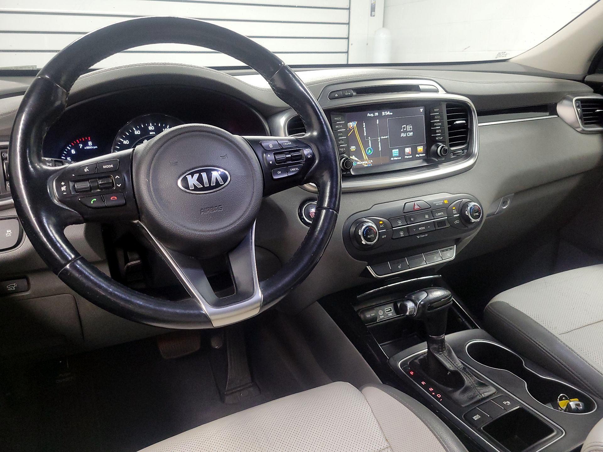 Thumbnail: 2016 Kia Sorento - 9