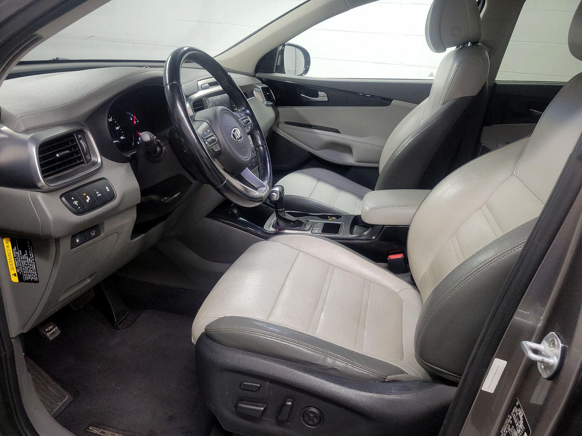 Thumbnail: 2016 Kia Sorento - 11