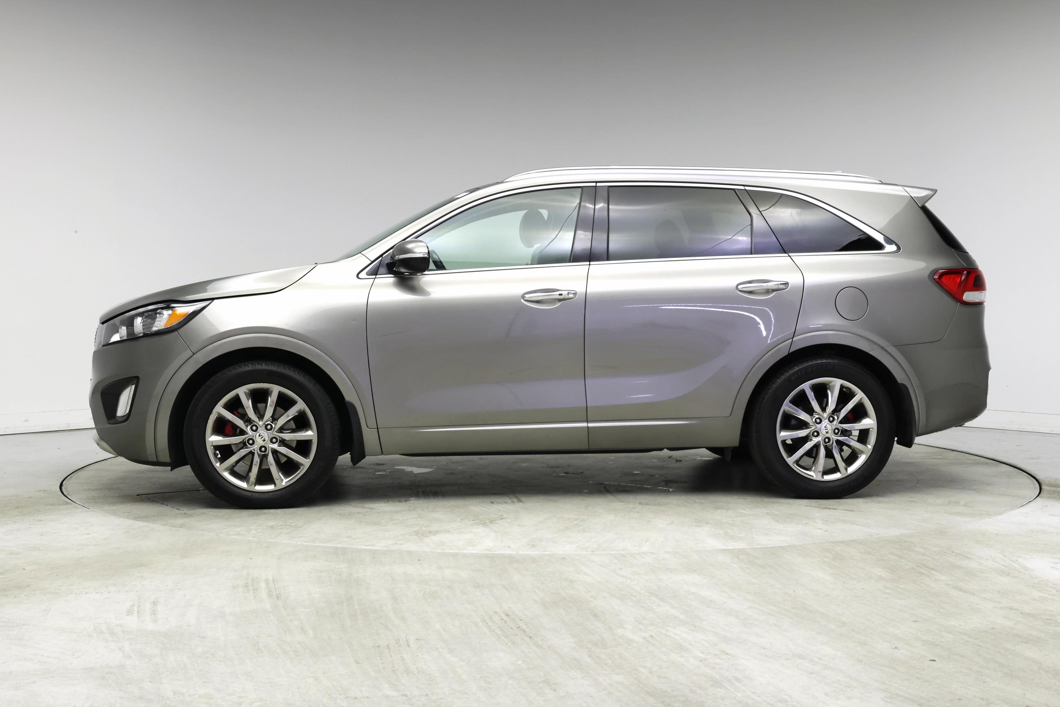 Thumbnail: 2016 Kia Sorento - 3