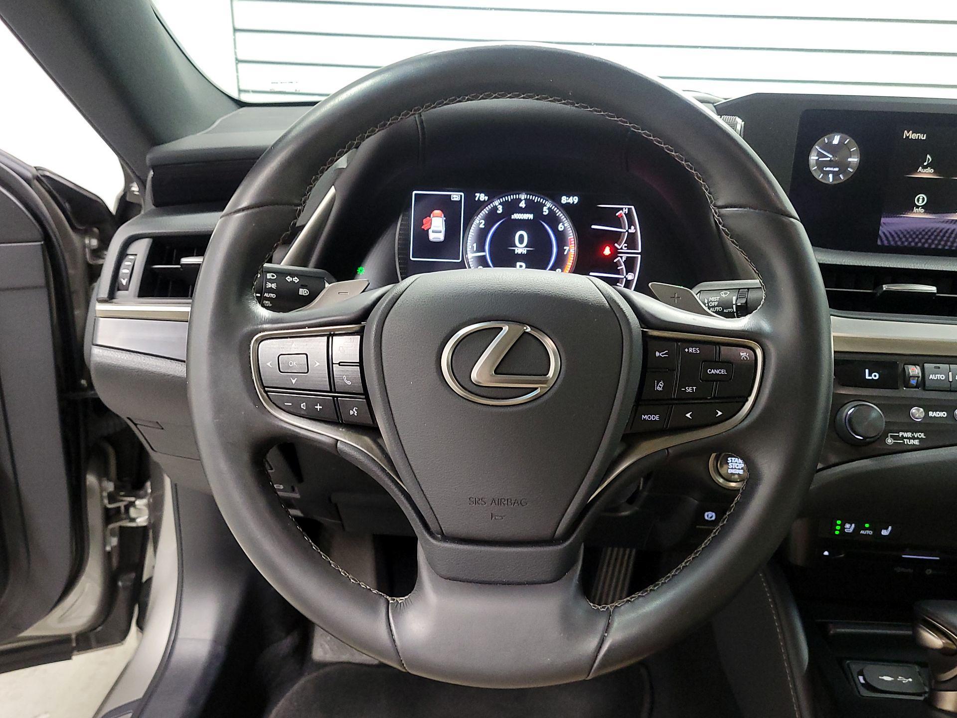 Thumbnail: 2020 Lexus ES - 10