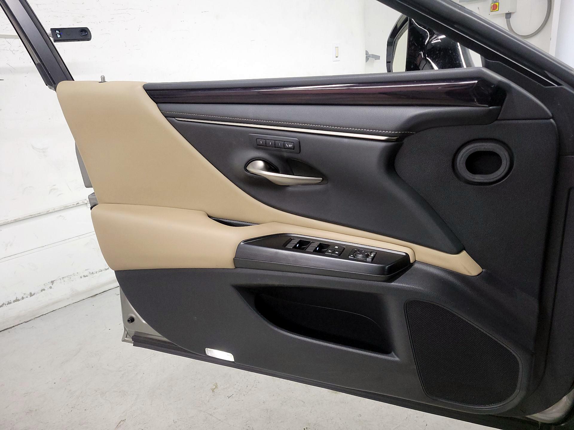 Thumbnail: 2020 Lexus ES - 12