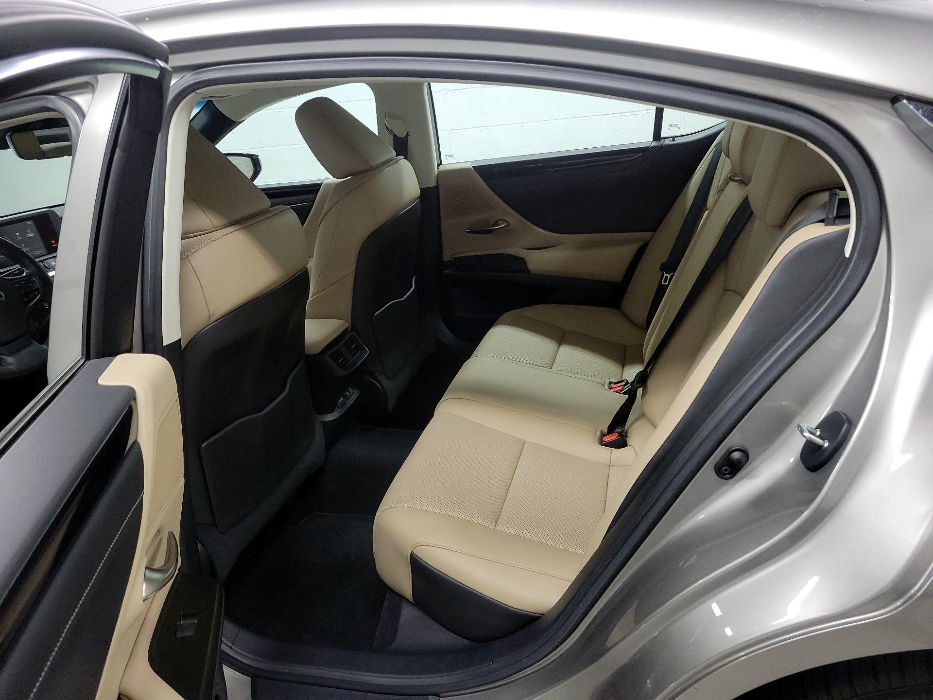 Thumbnail: 2020 Lexus ES - 18