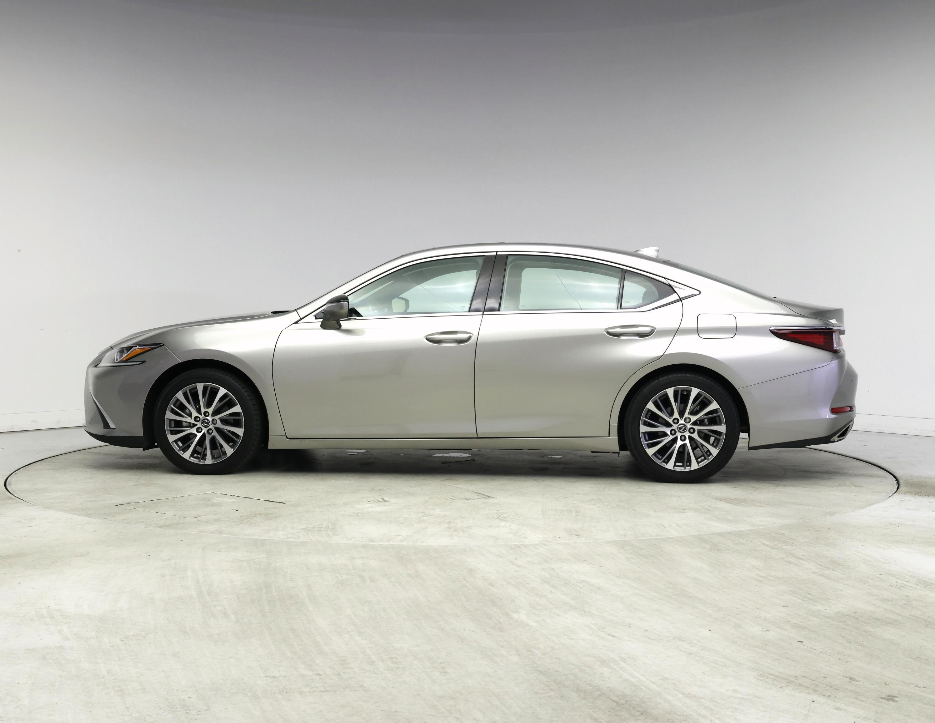 Thumbnail: 2020 Lexus ES - 3