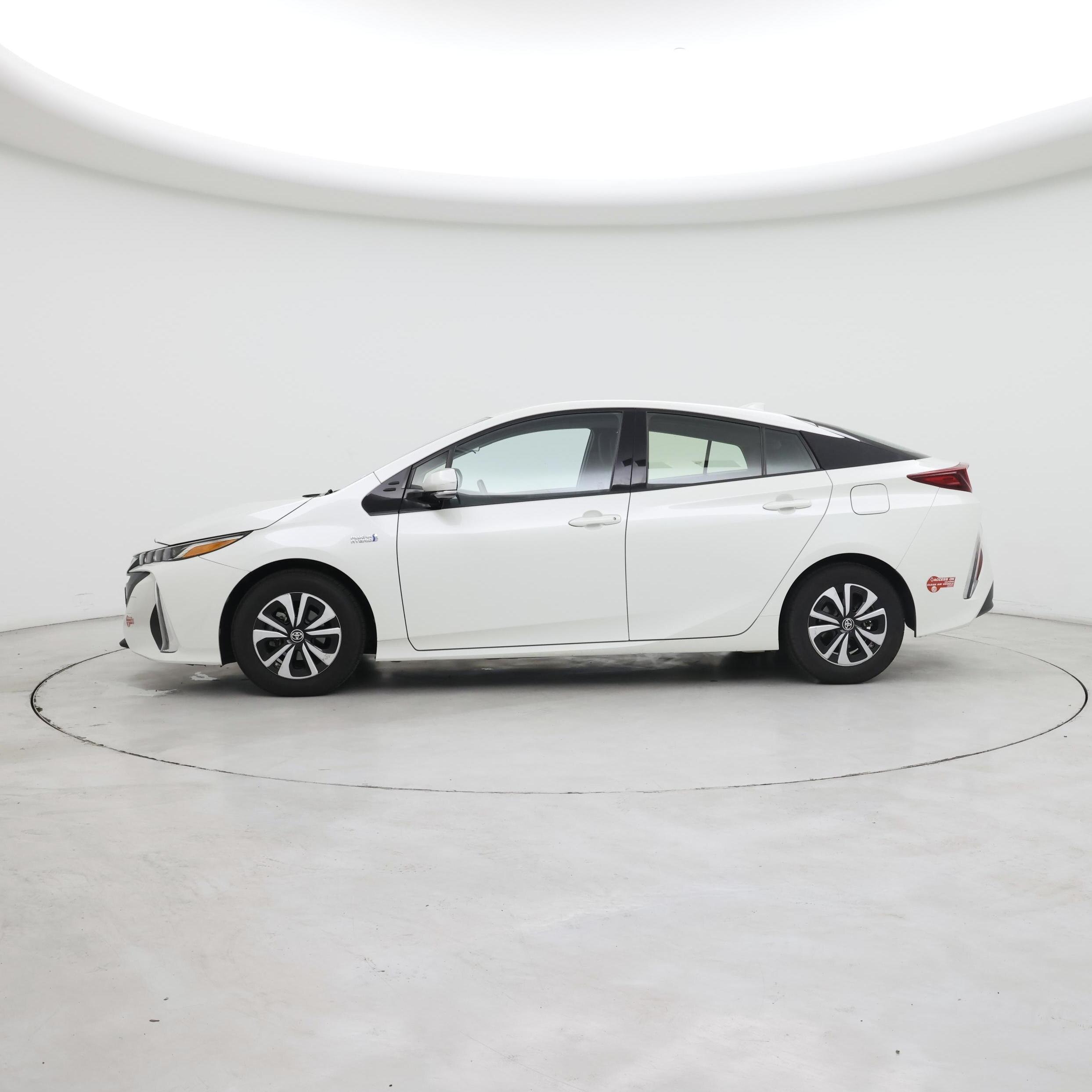 Thumbnail: 2017 Toyota Prius Prime - 3