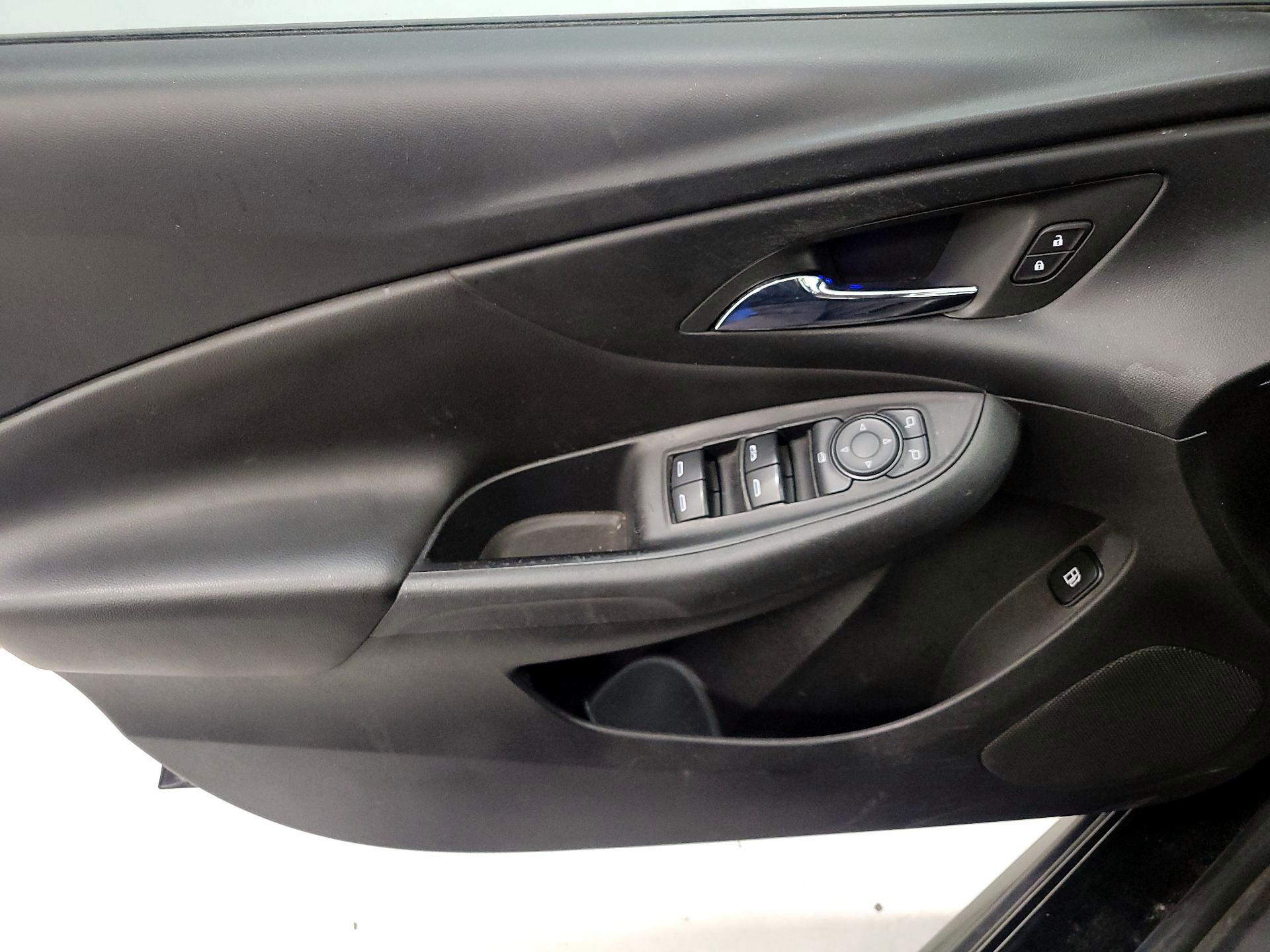 Thumbnail: 2017 Chevrolet Volt - 12