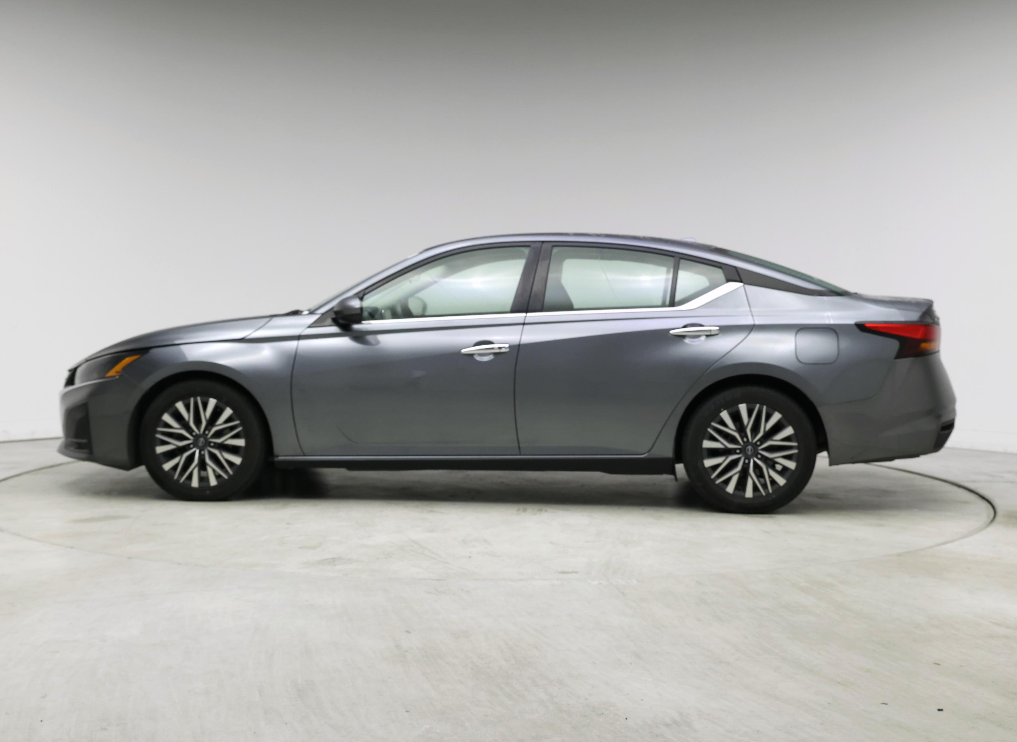 Thumbnail: 2023 Nissan Altima - 3