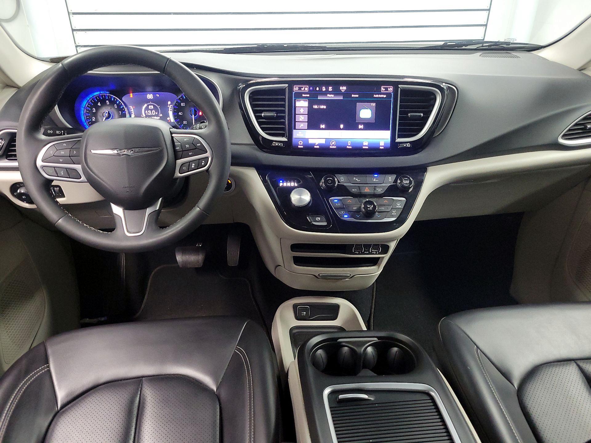 Thumbnail: 2023 Chrysler Pacifica - 9