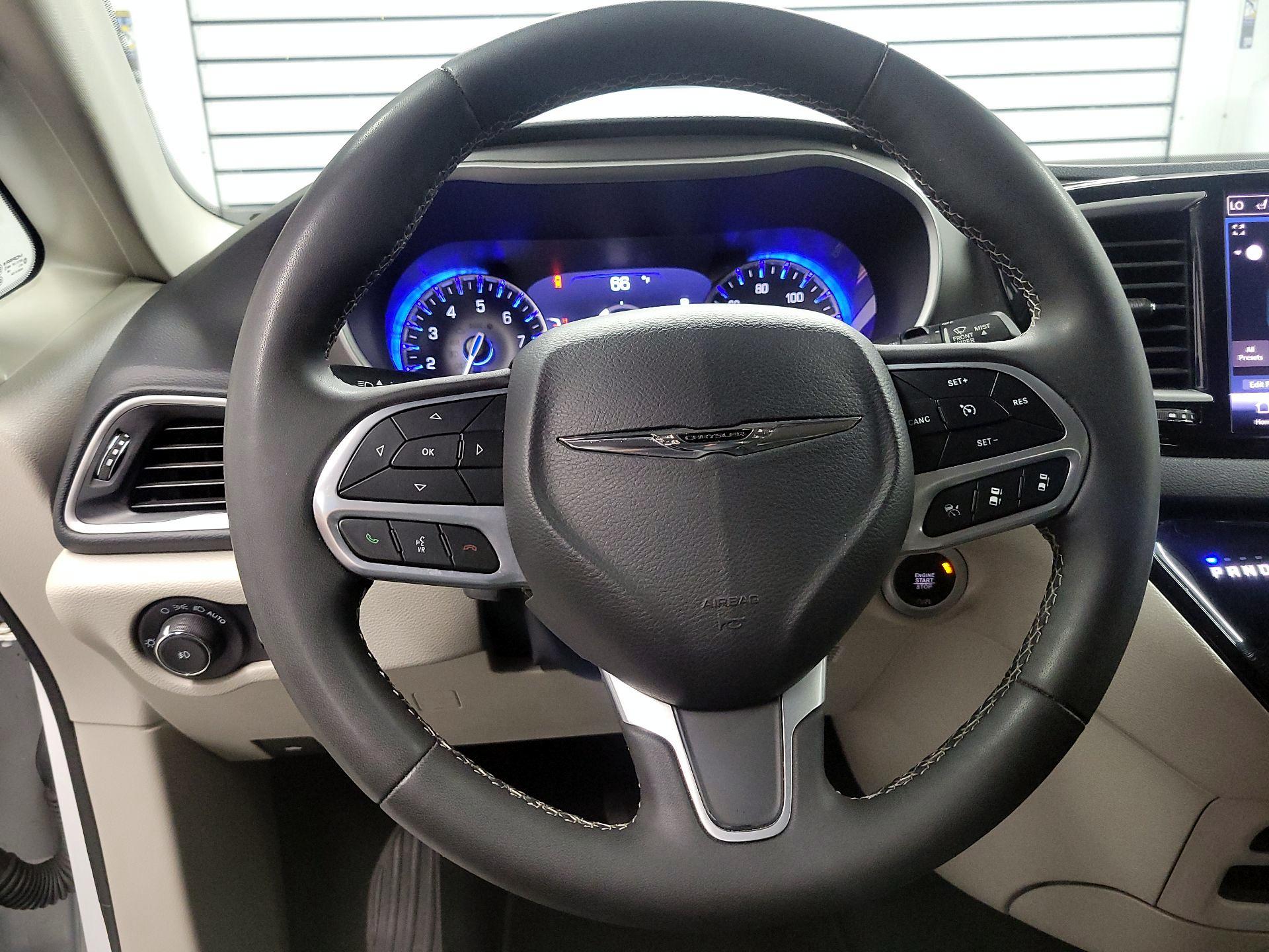 Thumbnail: 2023 Chrysler Pacifica - 10