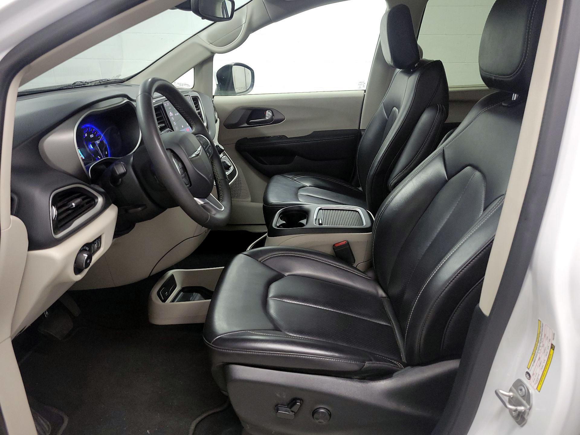 Thumbnail: 2023 Chrysler Pacifica - 11