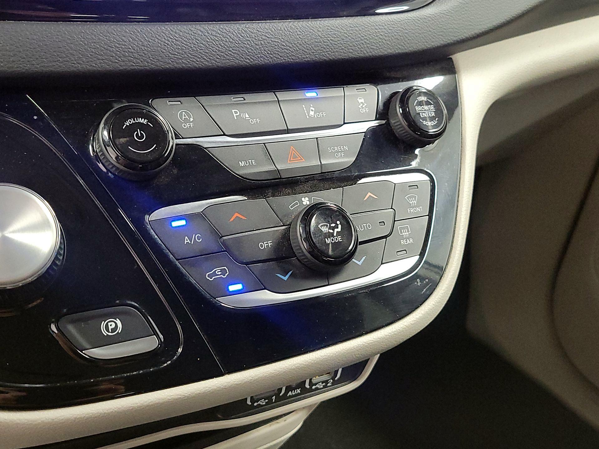 Thumbnail: 2023 Chrysler Pacifica - 16