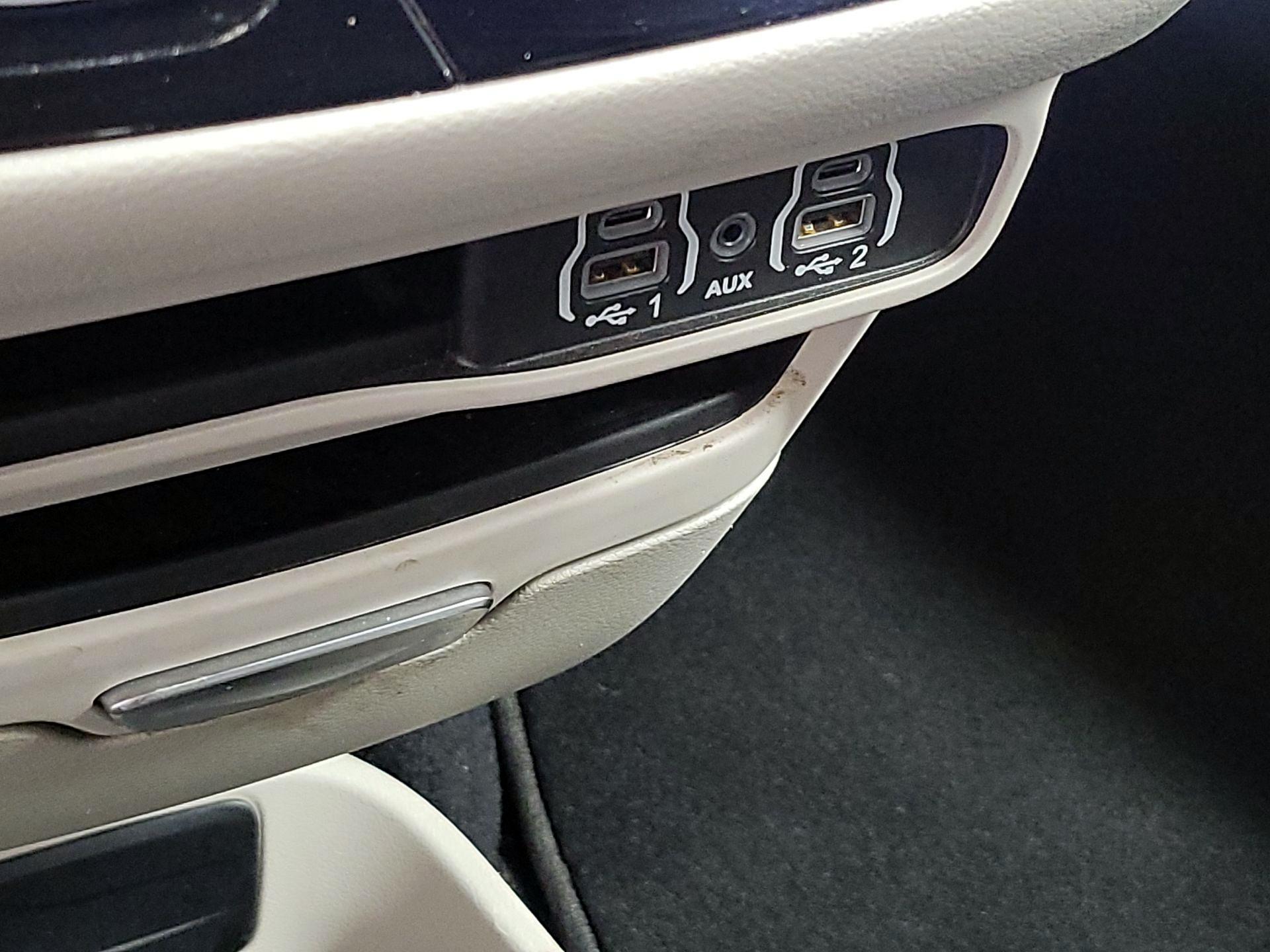 Thumbnail: 2023 Chrysler Pacifica - 18