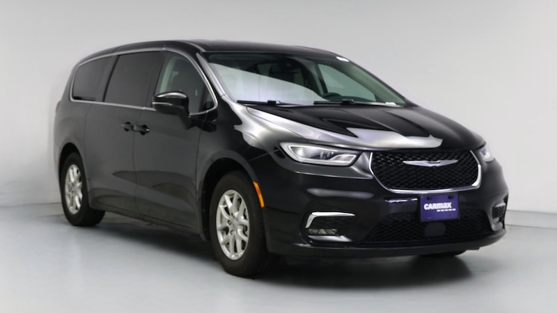 2023 Chrysler Pacifica Touring L Hero Image