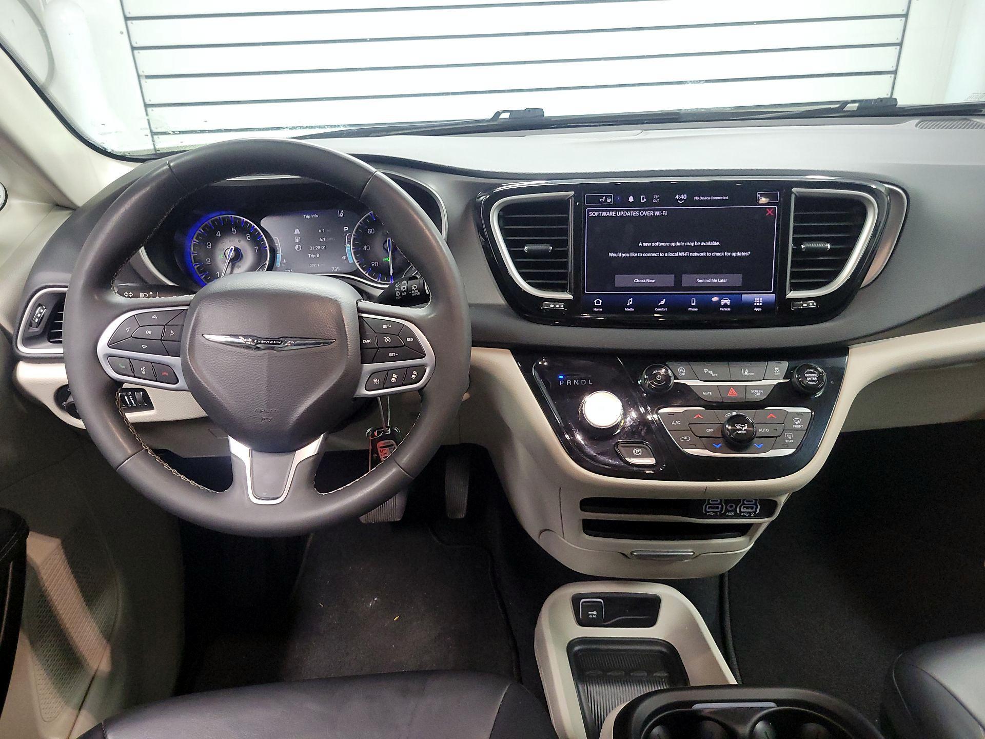 Thumbnail: 2023 Chrysler Pacifica - 9