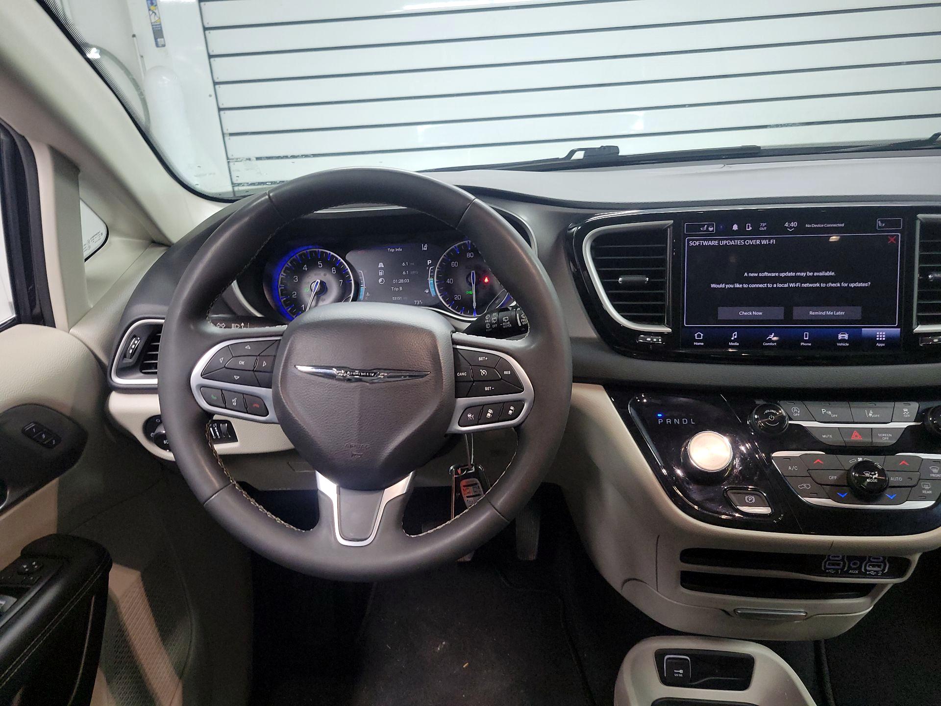 Thumbnail: 2023 Chrysler Pacifica - 10