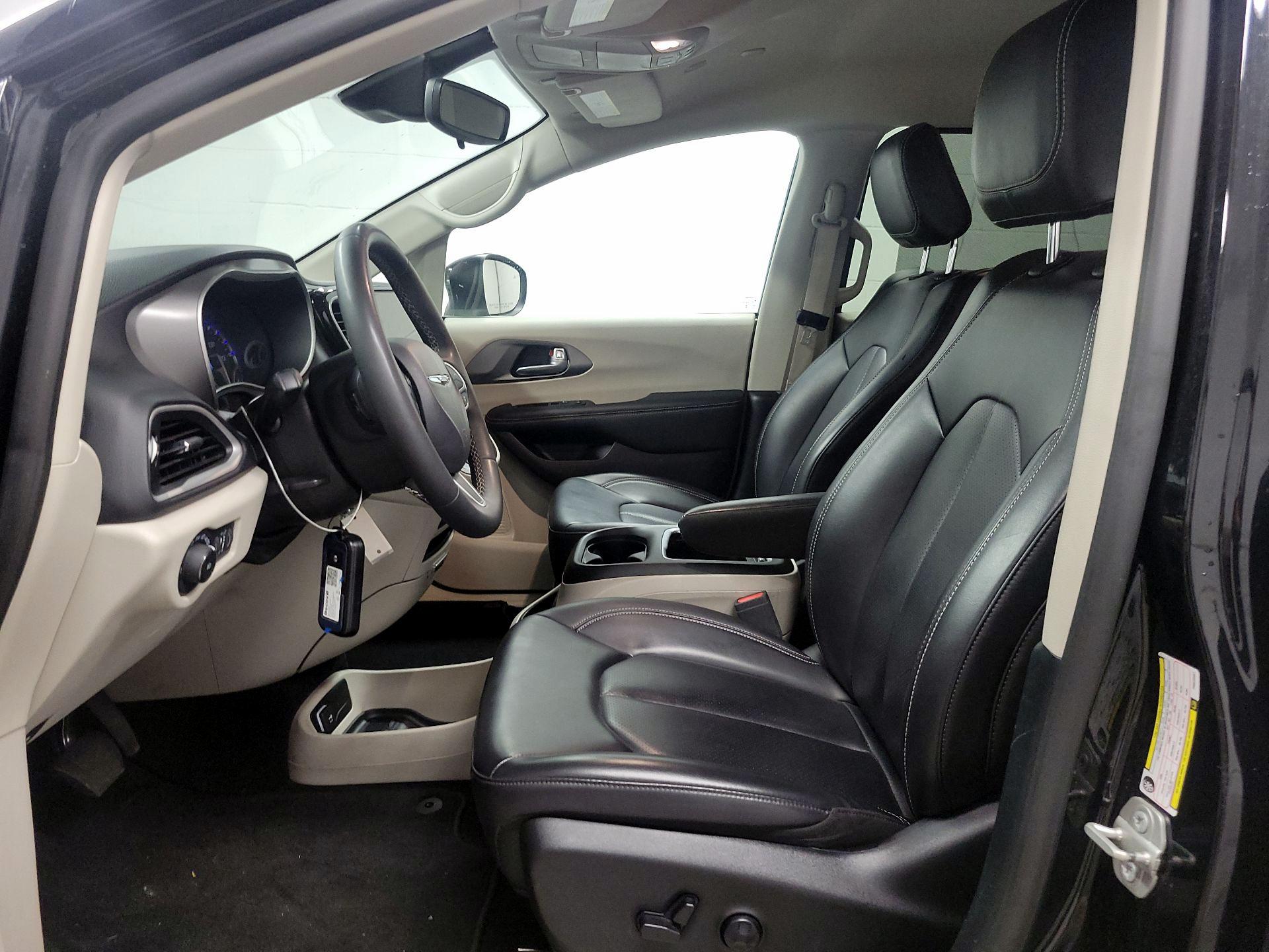 Thumbnail: 2023 Chrysler Pacifica - 11