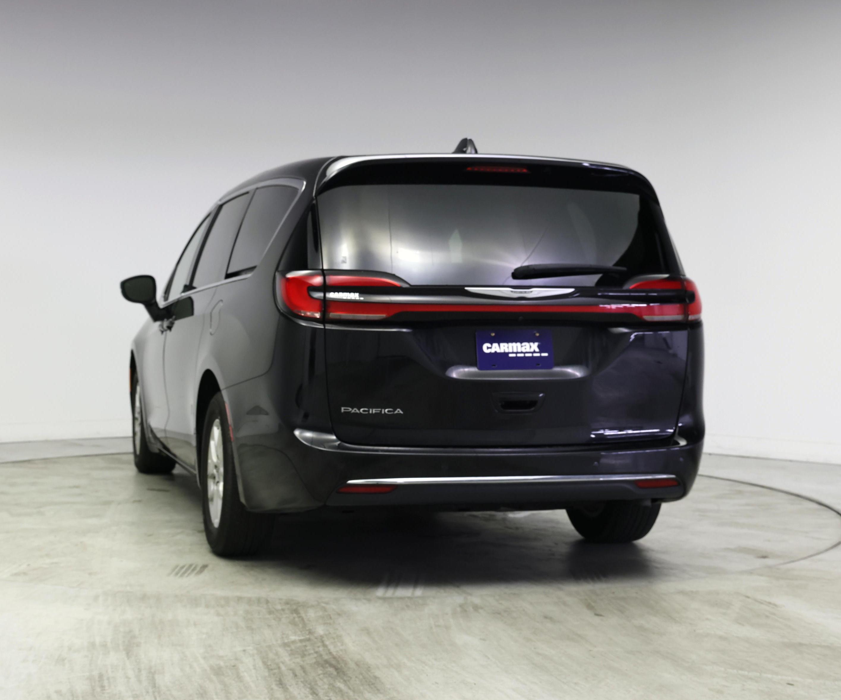 Thumbnail: 2023 Chrysler Pacifica - 6