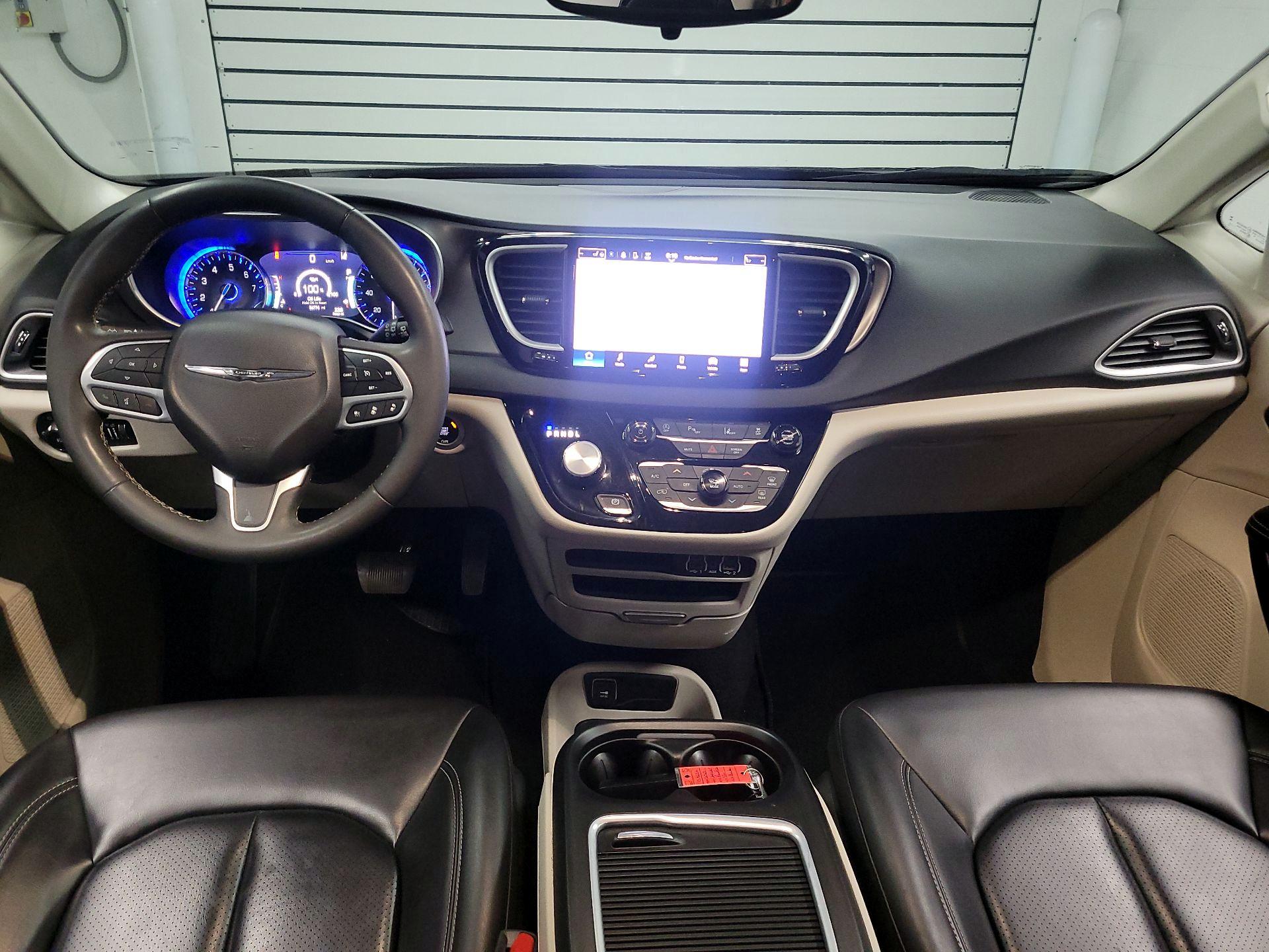 Thumbnail: 2023 Chrysler Pacifica - 9