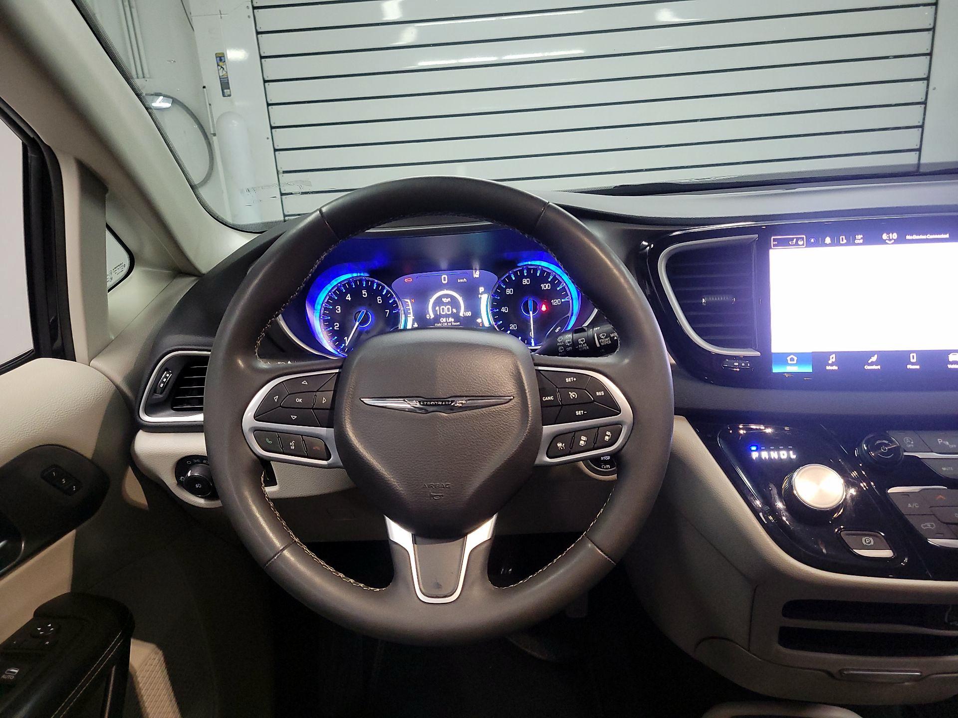 Thumbnail: 2023 Chrysler Pacifica - 10