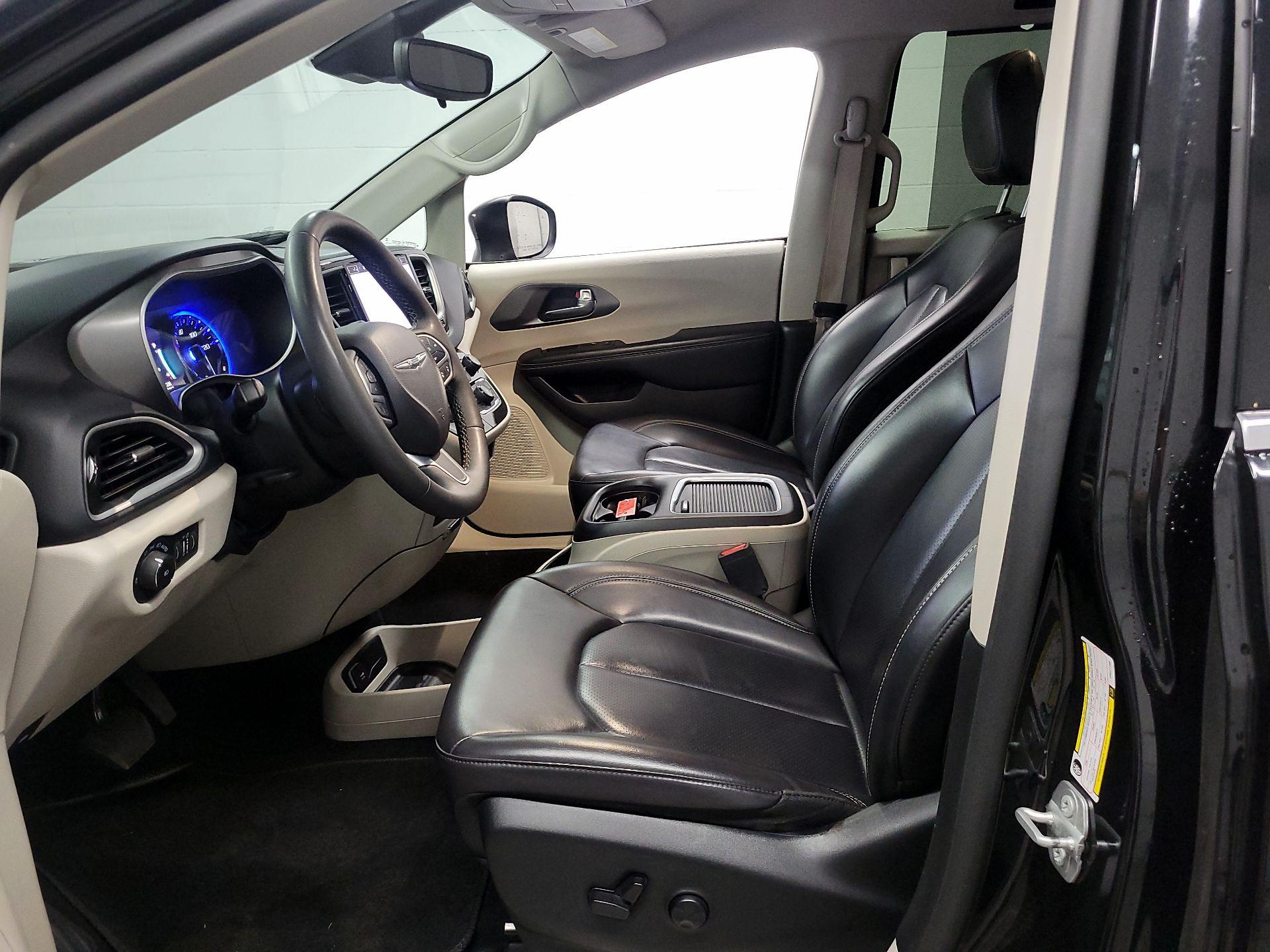 Thumbnail: 2023 Chrysler Pacifica - 11