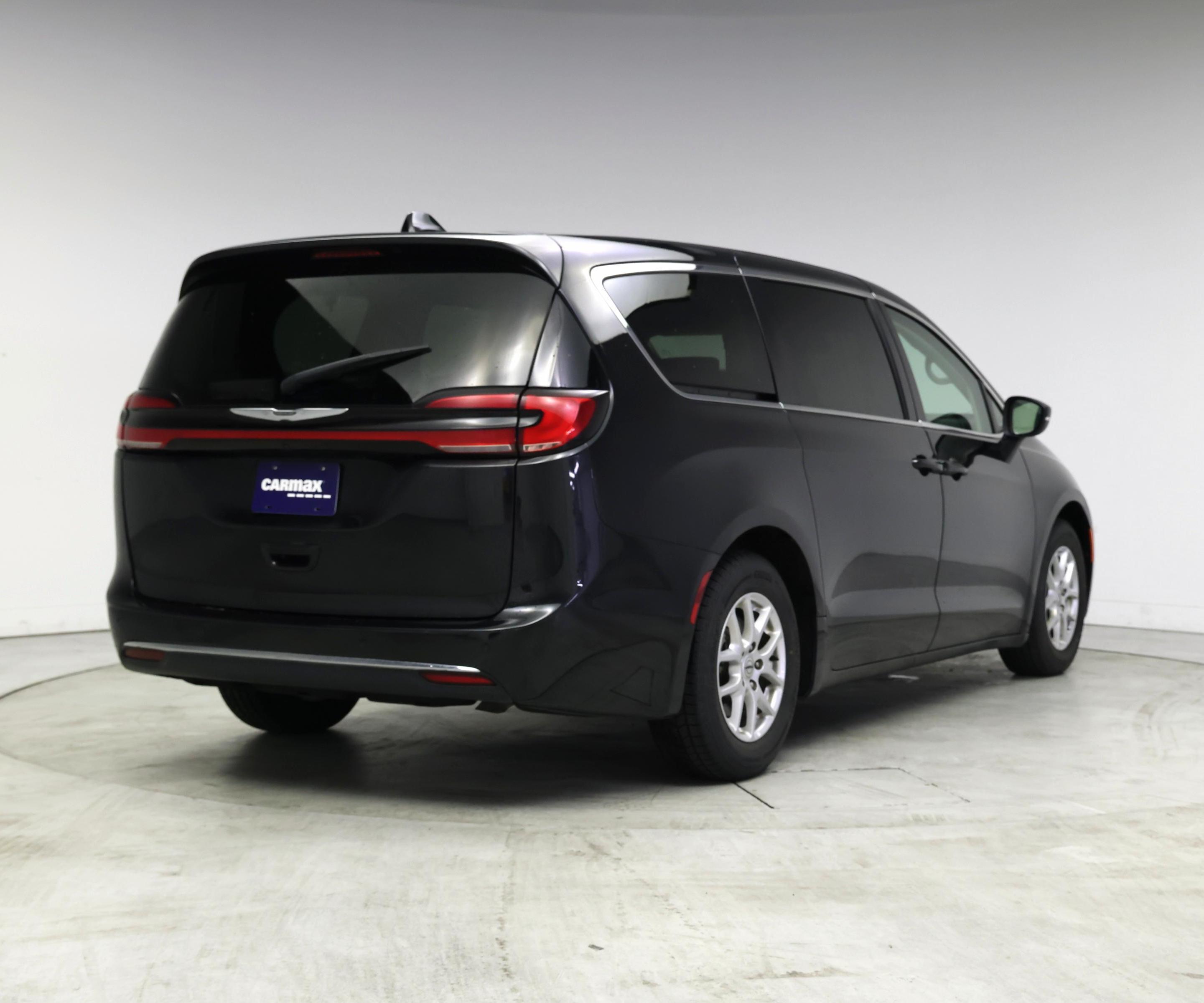 Thumbnail: 2023 Chrysler Pacifica - 8