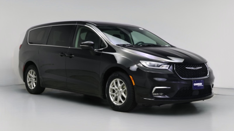 2023 Chrysler Pacifica Touring L Hero Image